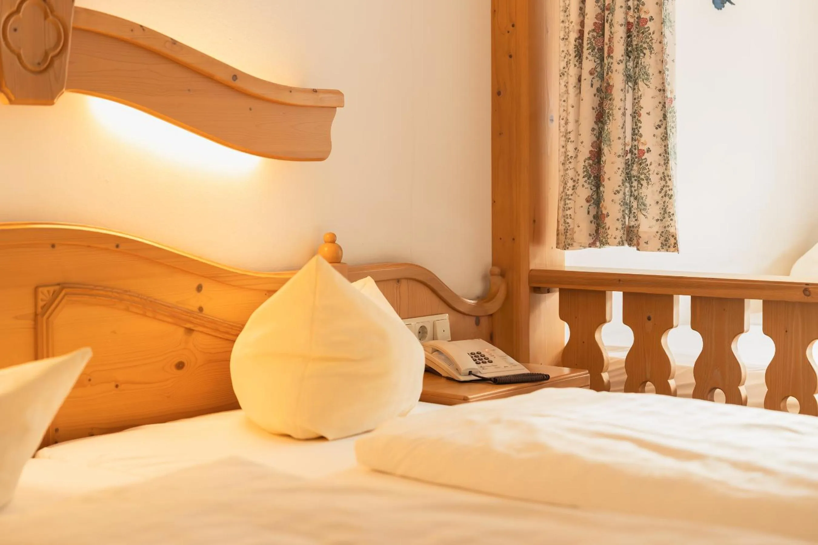 Bed in Hotel Gruberhof Innsbruck Igls B&B