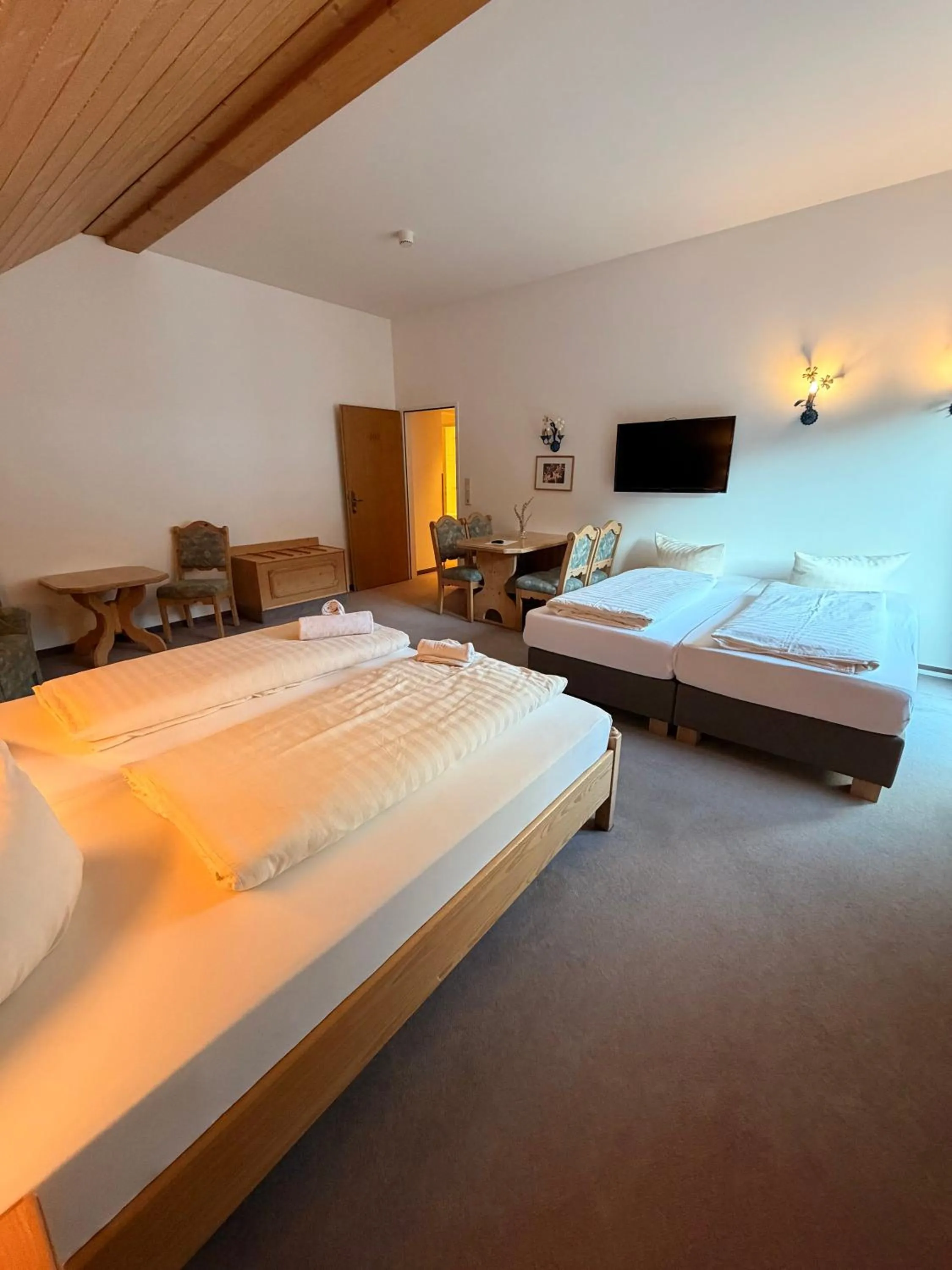 Bed in Hotel Gruberhof Innsbruck Igls B&B