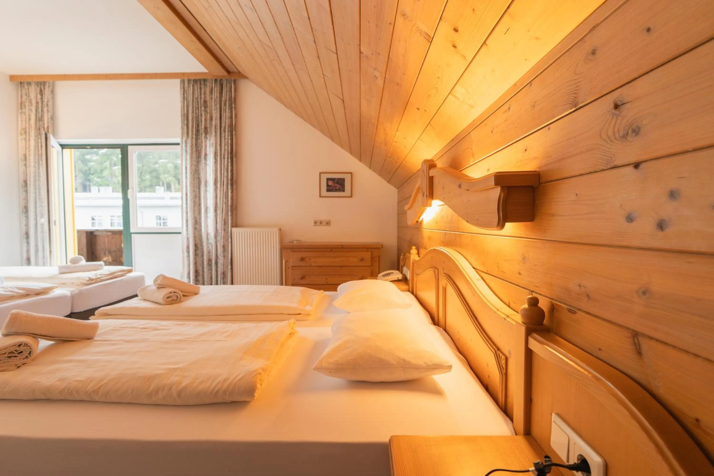 Bed in Hotel Gruberhof Innsbruck Igls B&B