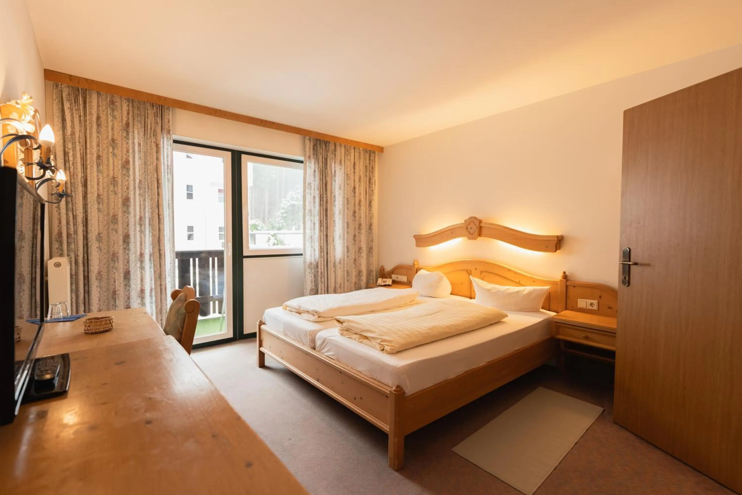 Bedroom, Bed in Hotel Gruberhof Innsbruck Igls B&B