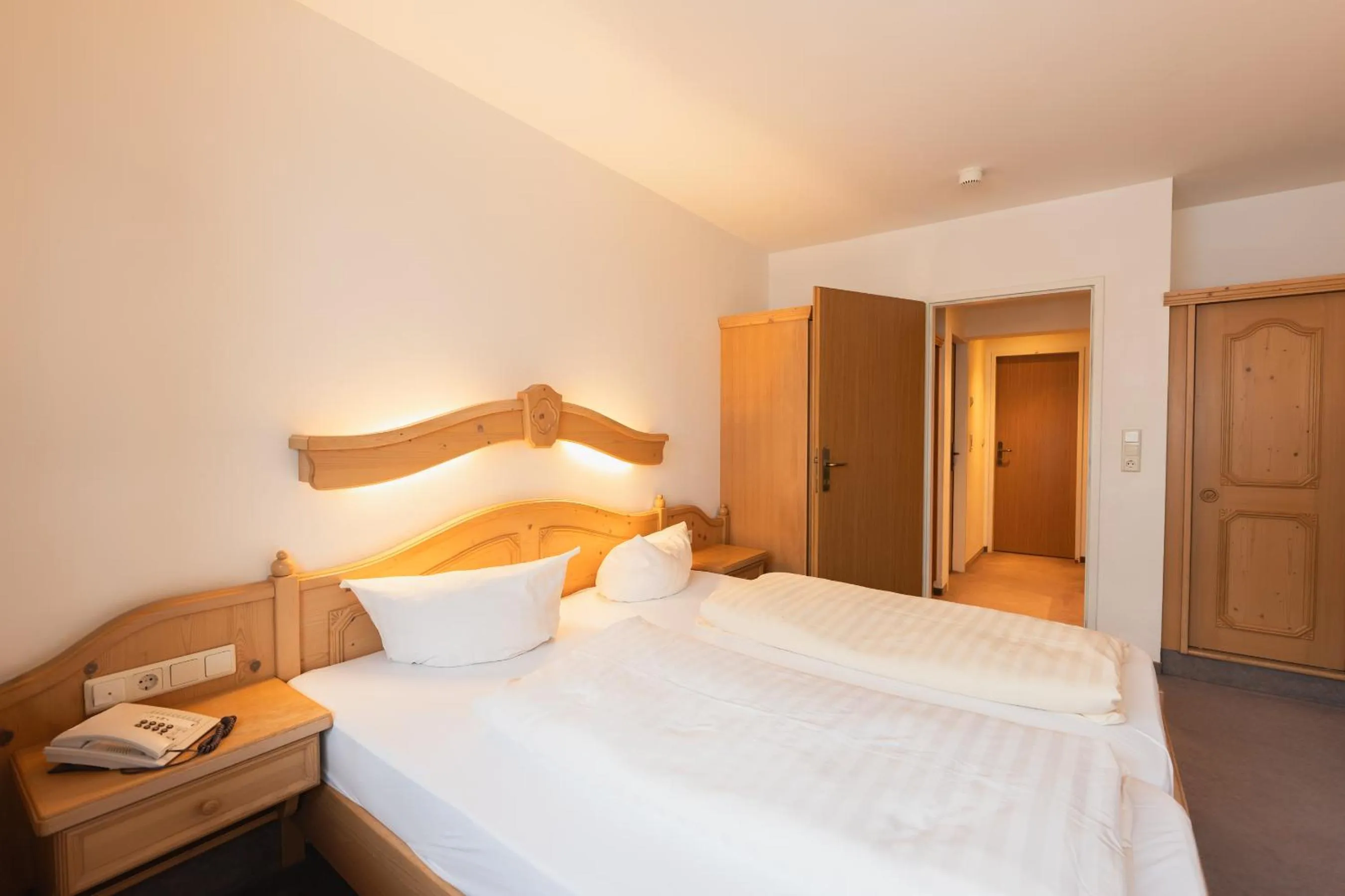 Bed in Hotel Gruberhof Innsbruck Igls B&B