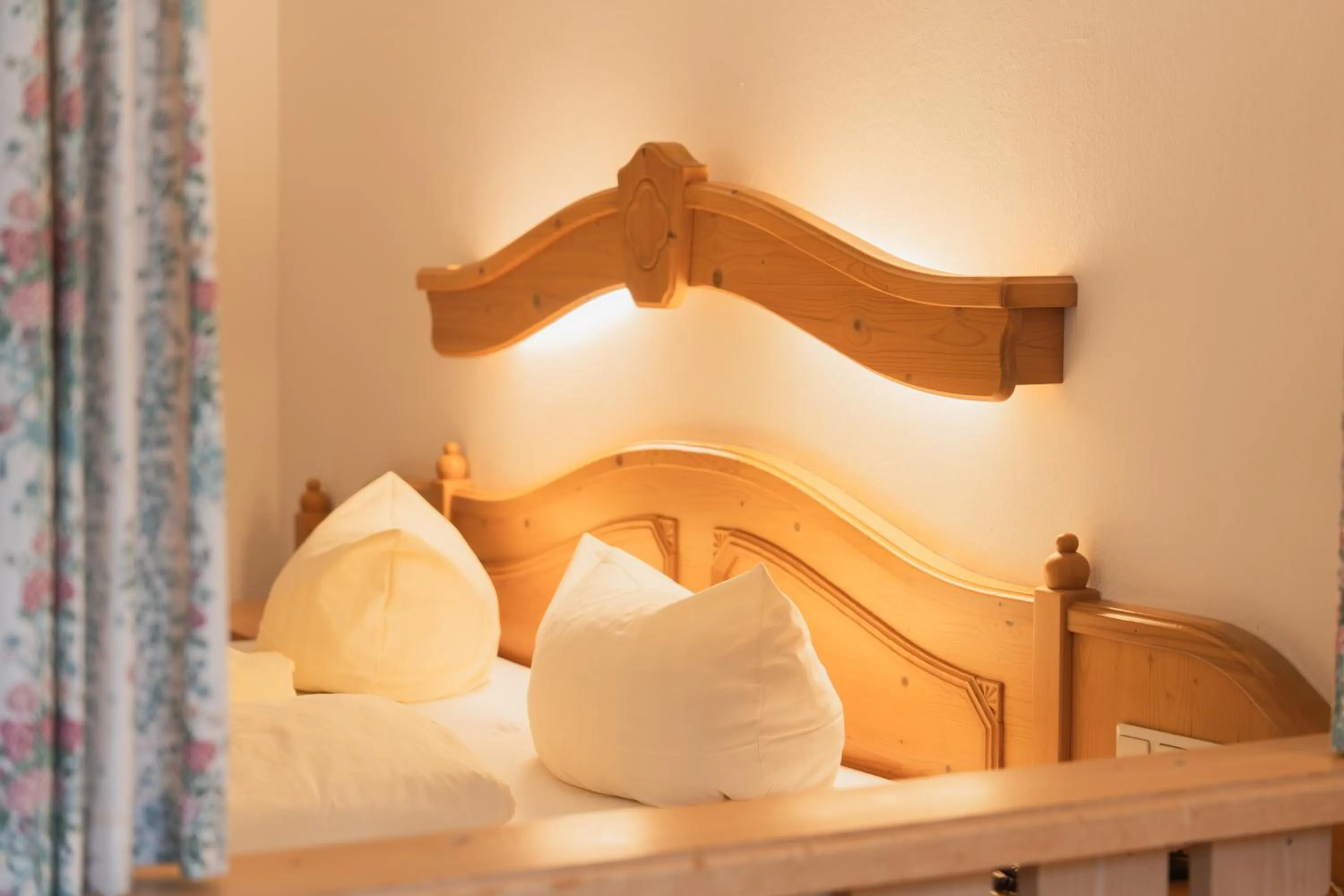 Bed in Hotel Gruberhof Innsbruck Igls B&B