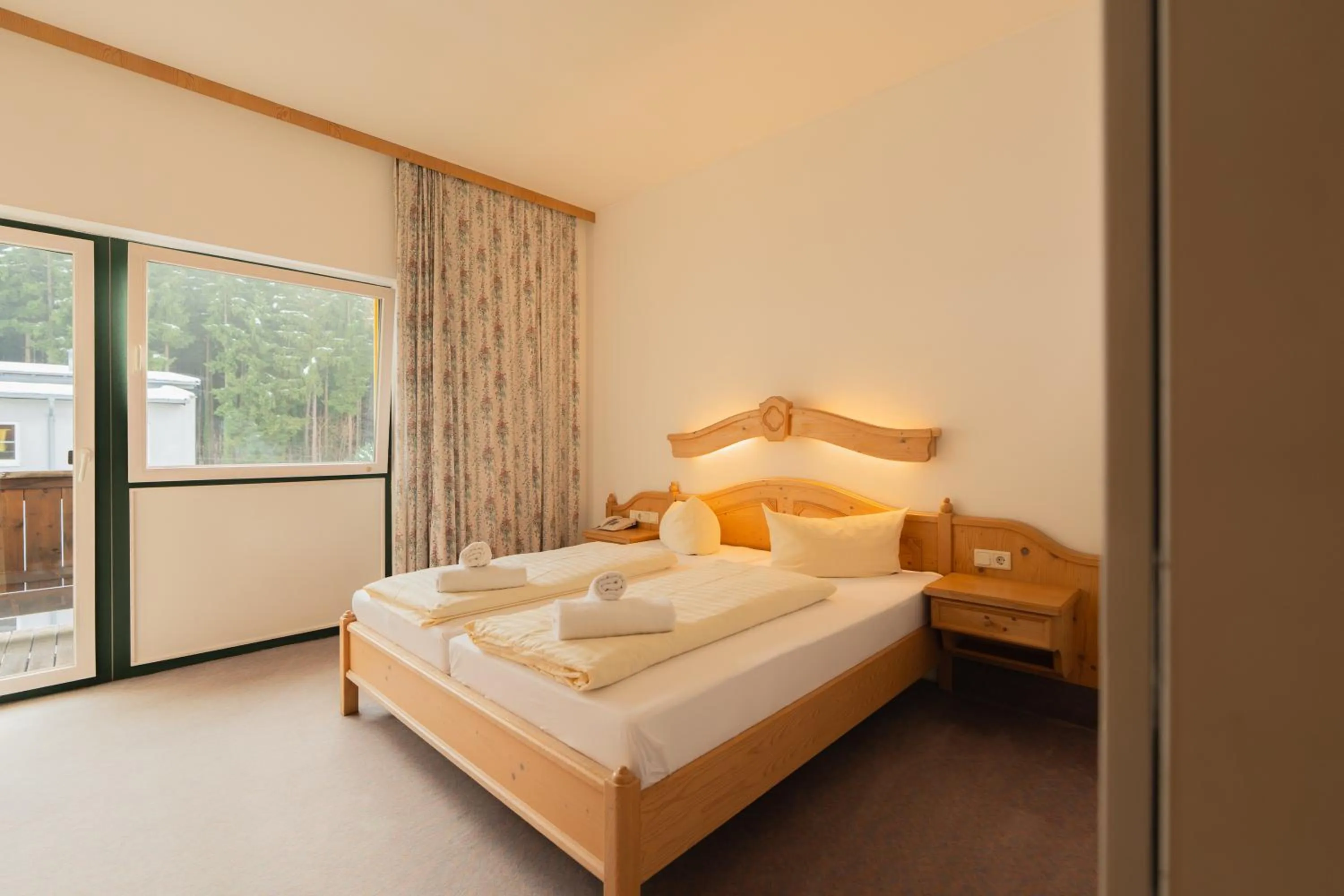 Bed in Hotel Gruberhof Innsbruck Igls B&B