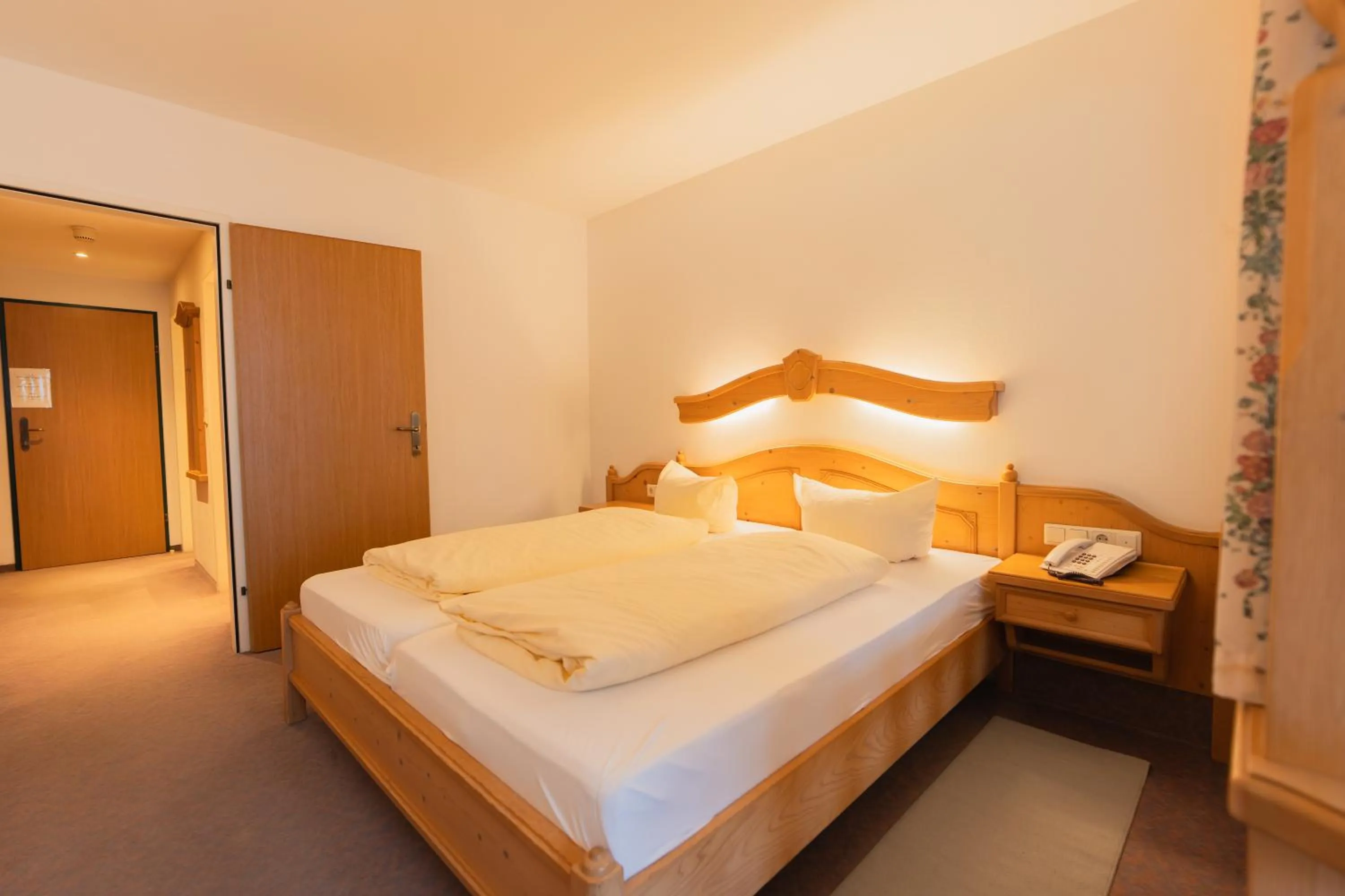 Bed in Hotel Gruberhof Innsbruck Igls B&B