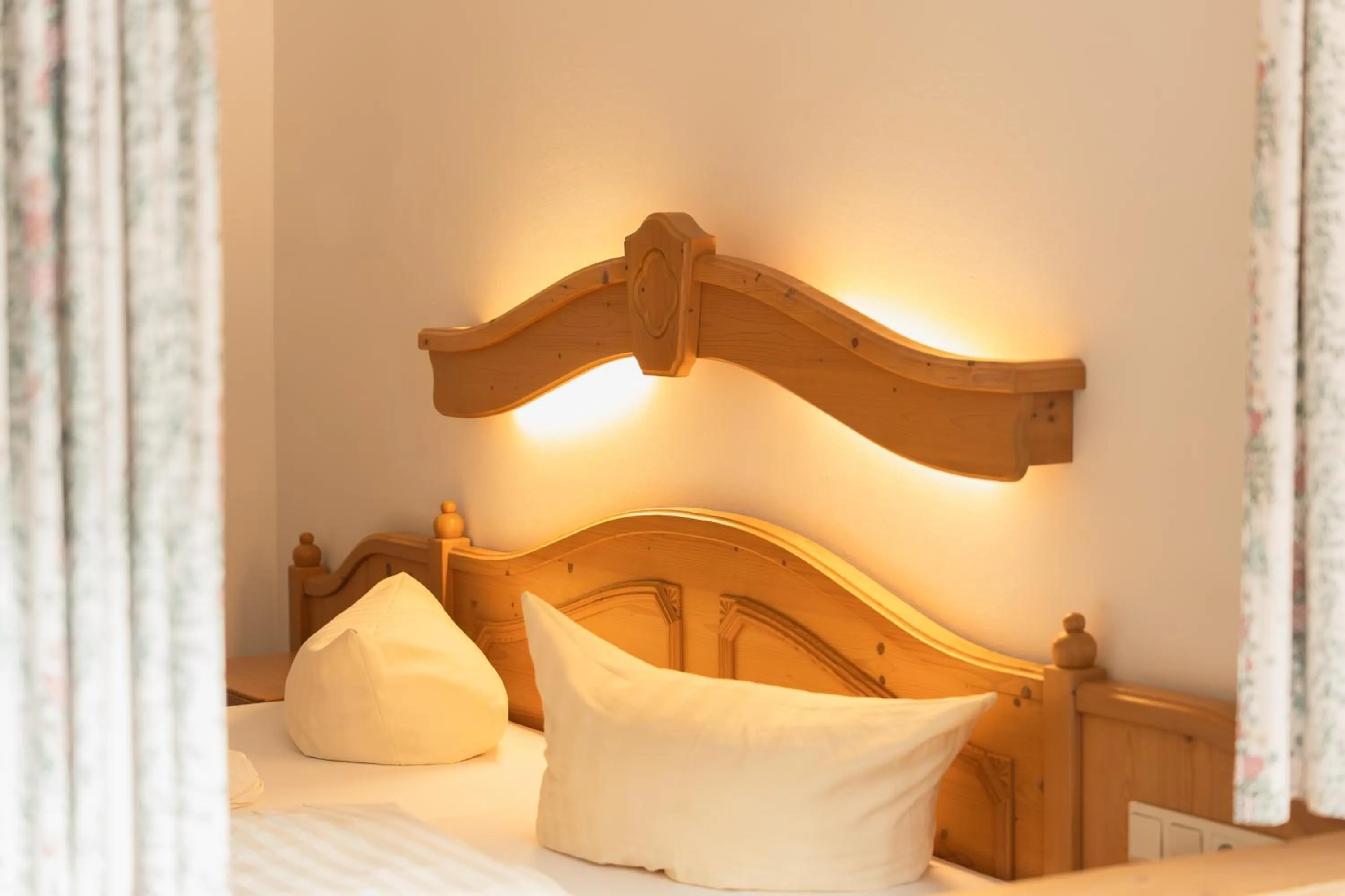 Bed in Hotel Gruberhof Innsbruck Igls B&B