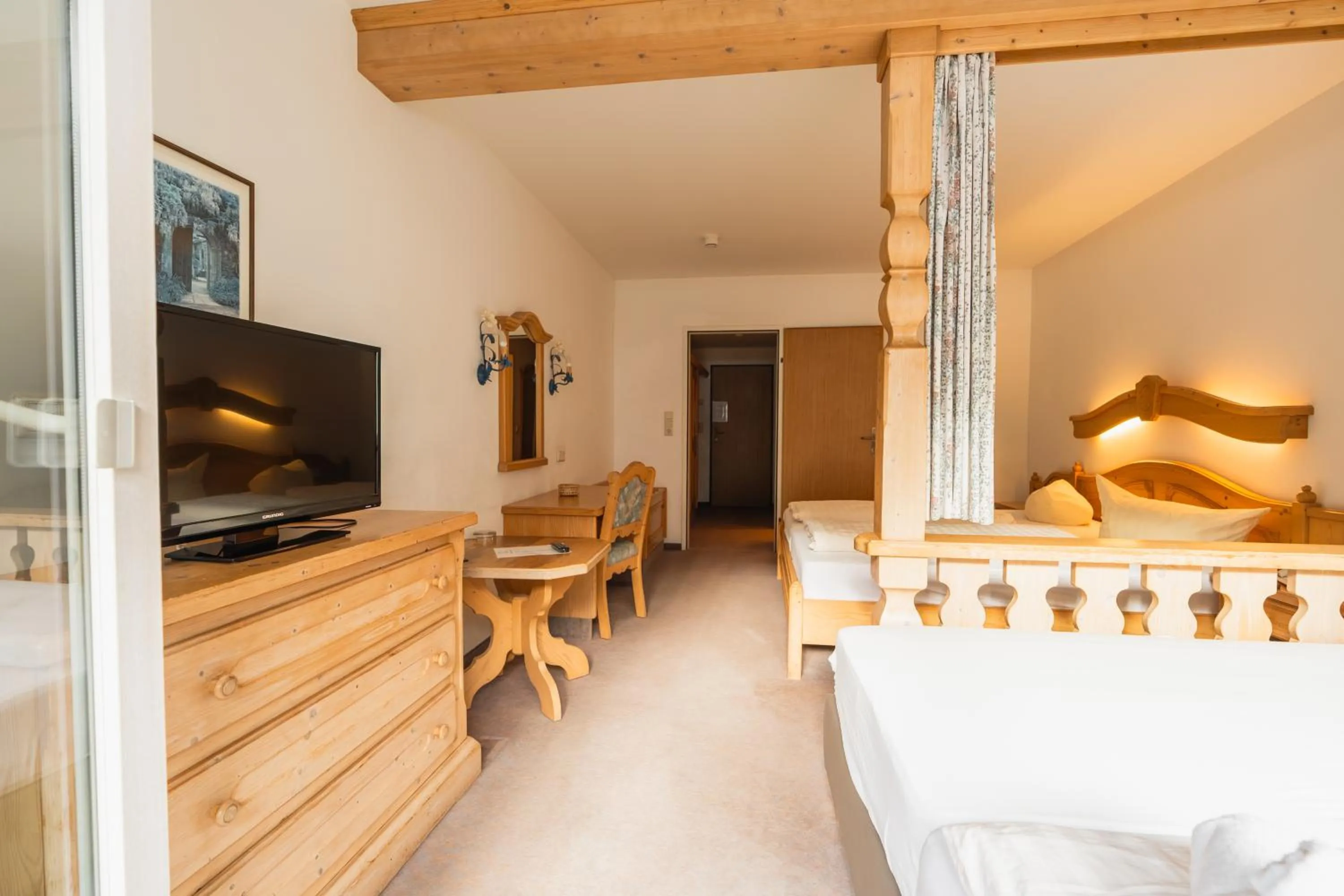 Bed in Hotel Gruberhof Innsbruck Igls B&B