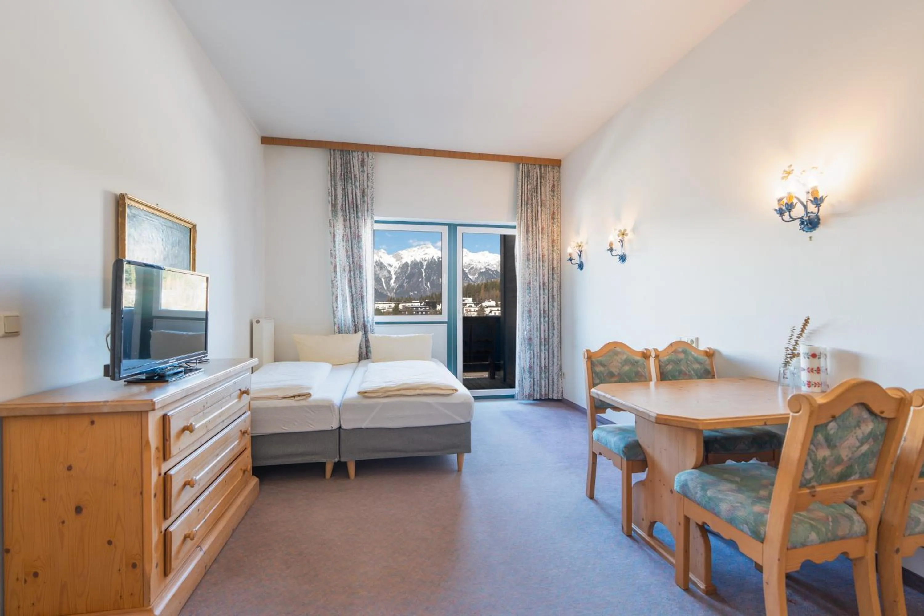 Bed in Hotel Gruberhof Innsbruck Igls B&B