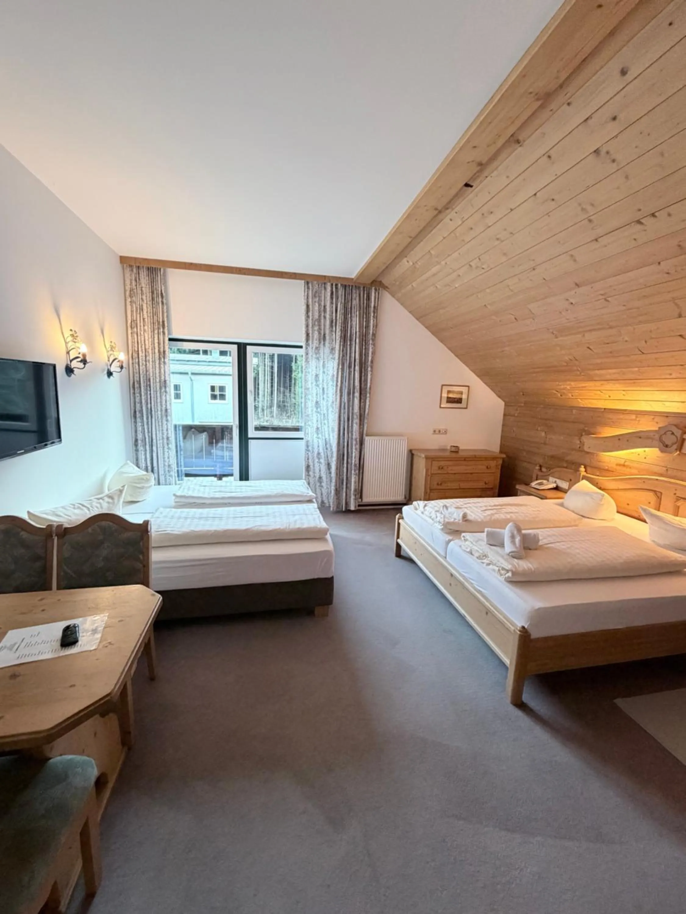 Bed in Hotel Gruberhof Innsbruck Igls B&B