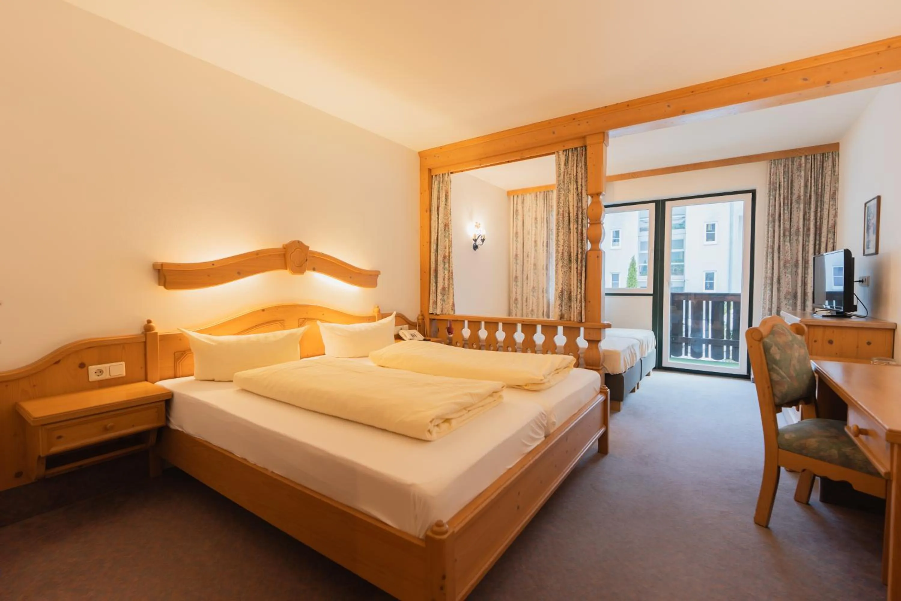 Bed in Hotel Gruberhof Innsbruck Igls B&B