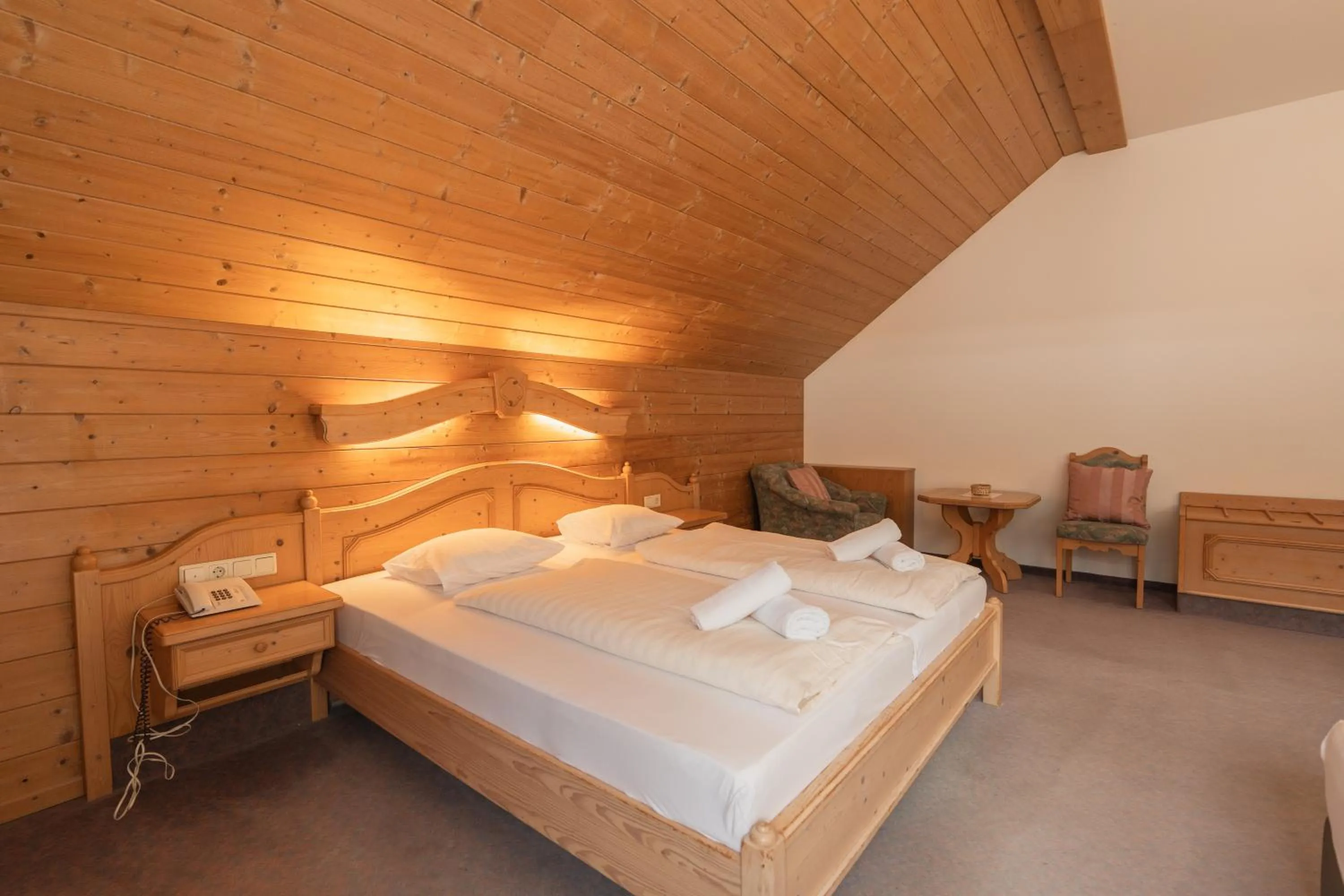 Bed in Hotel Gruberhof Innsbruck Igls B&B