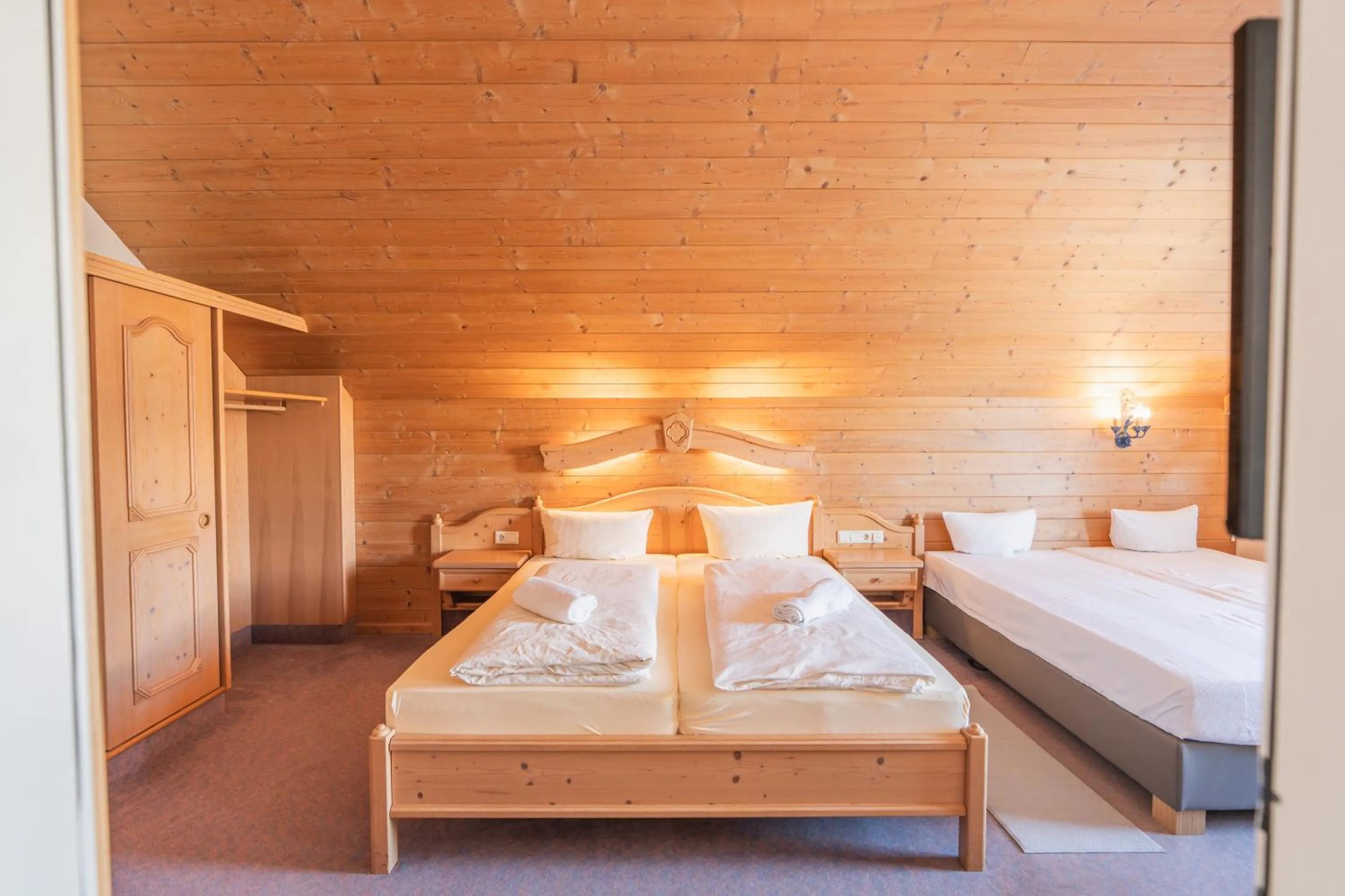 Bed in Hotel Gruberhof Innsbruck Igls B&B