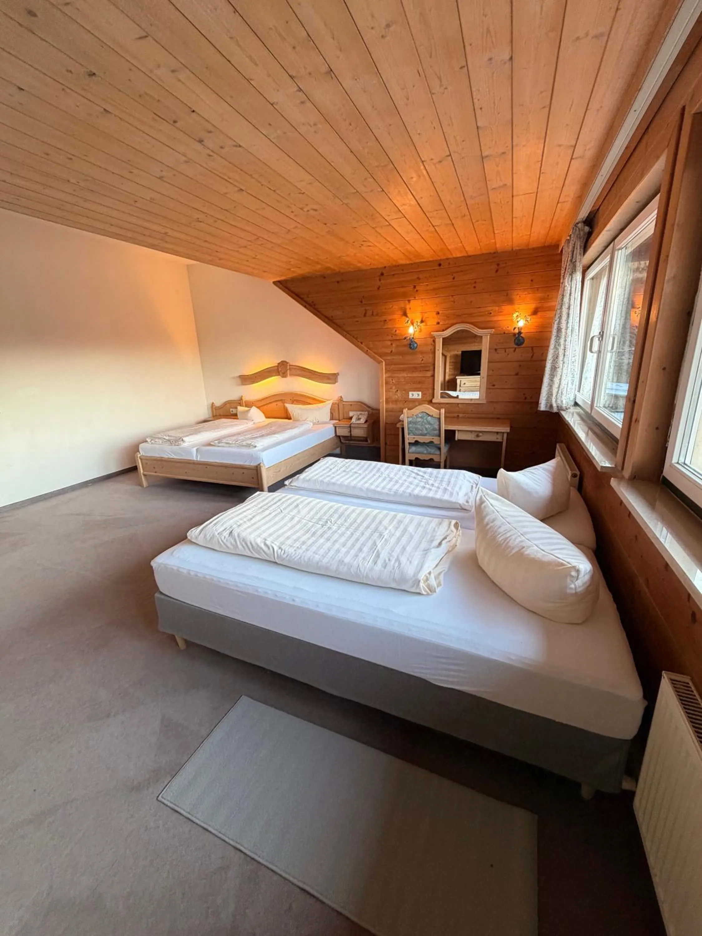 Bed in Hotel Gruberhof Innsbruck Igls B&B