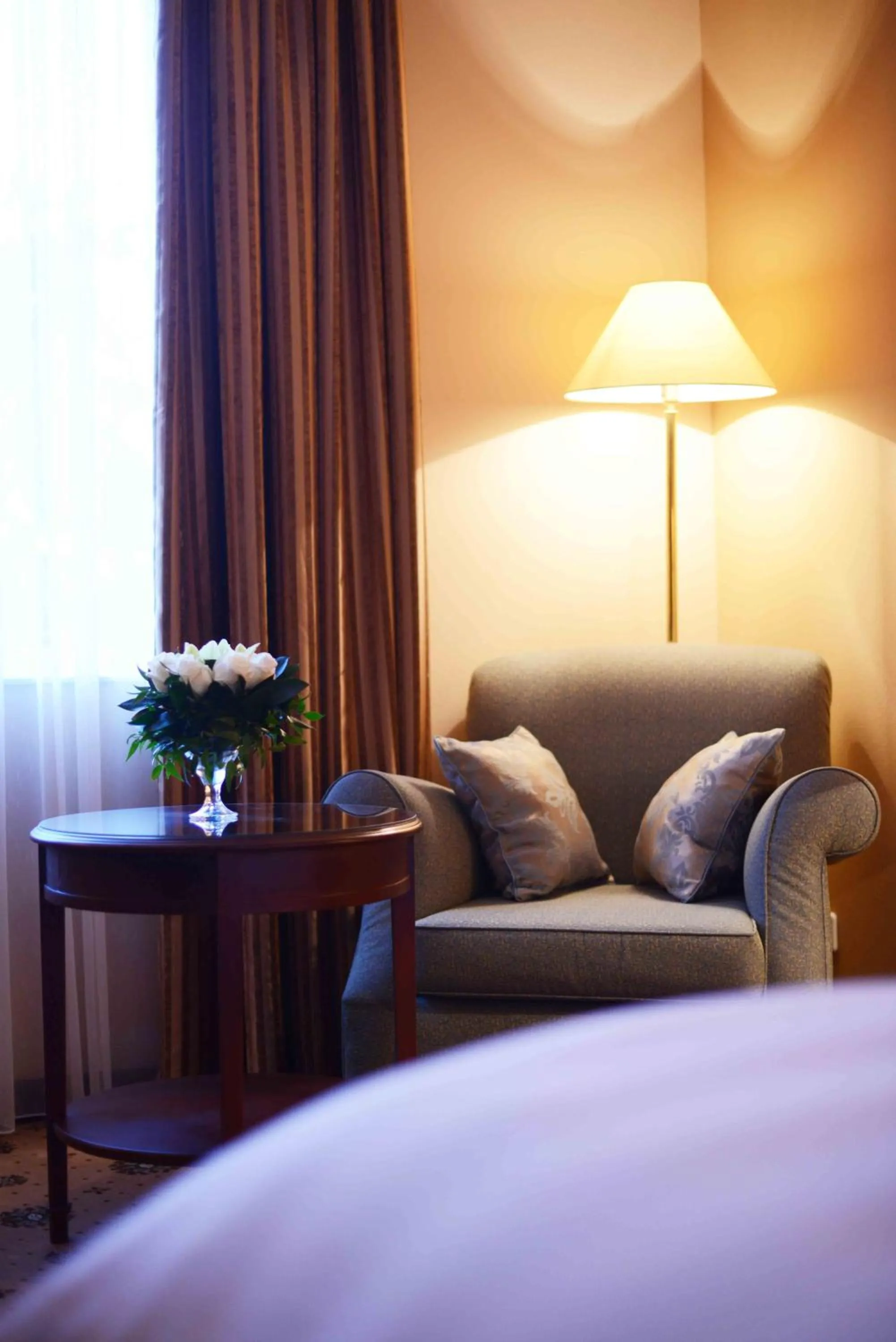 Seating area, Bed in LOTTE City Hotels Tashkent Palace