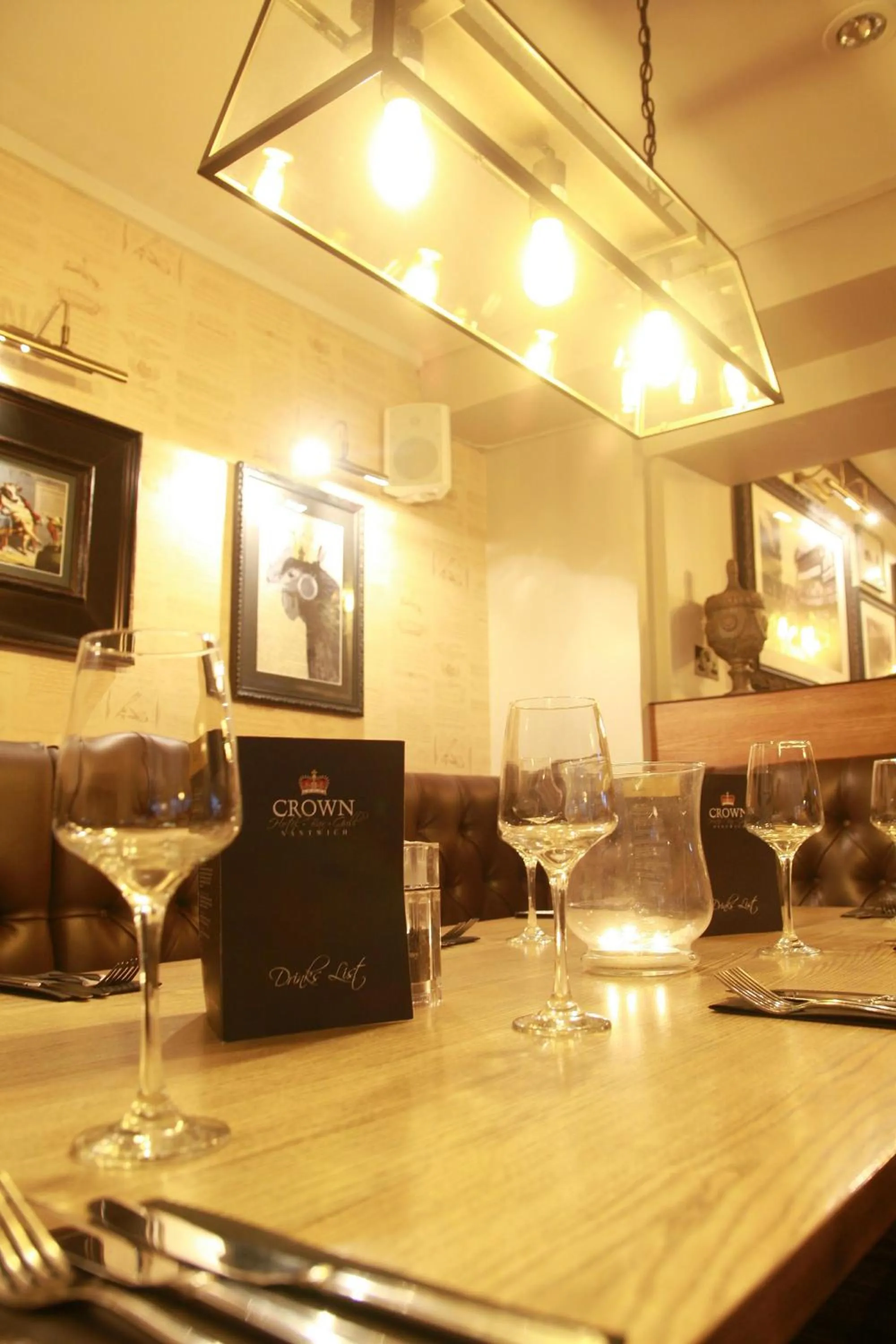 Restaurant/places to eat in Crown Hotel