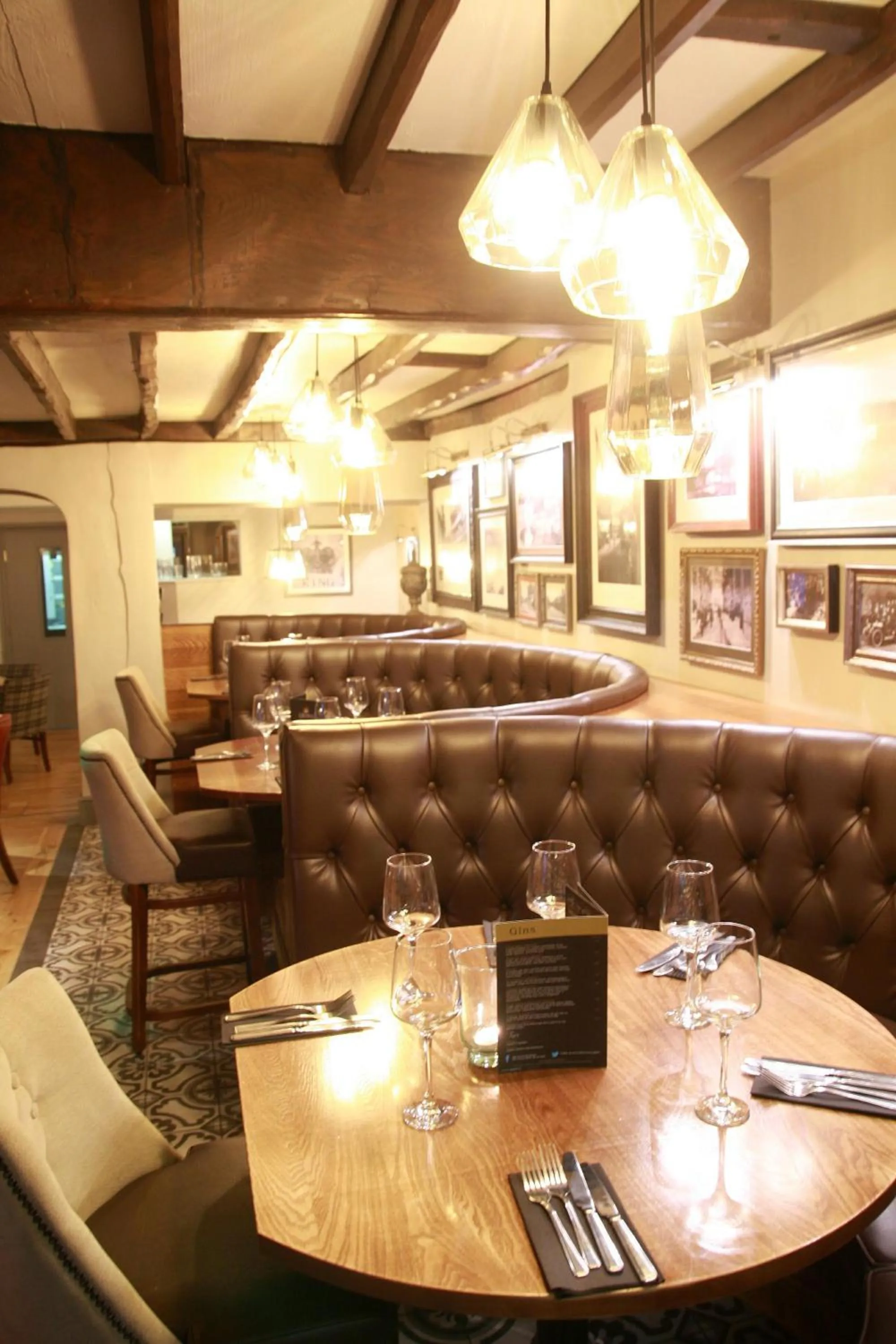 Restaurant/places to eat in Crown Hotel