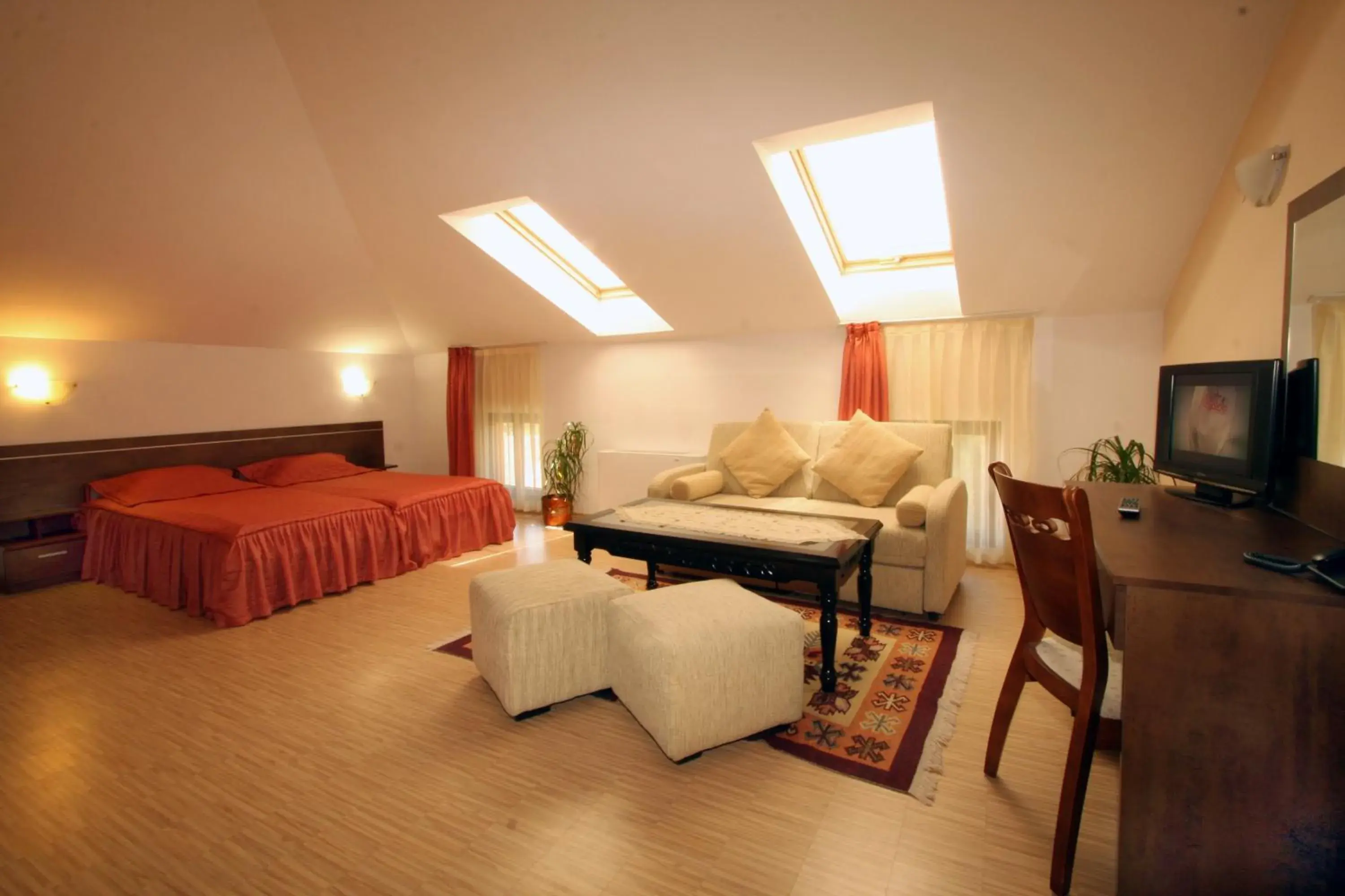 Junior Suite (3 Adults) in Hotel Alafrangite Junior Suite (3 Adults) in Hotel Alafrangite