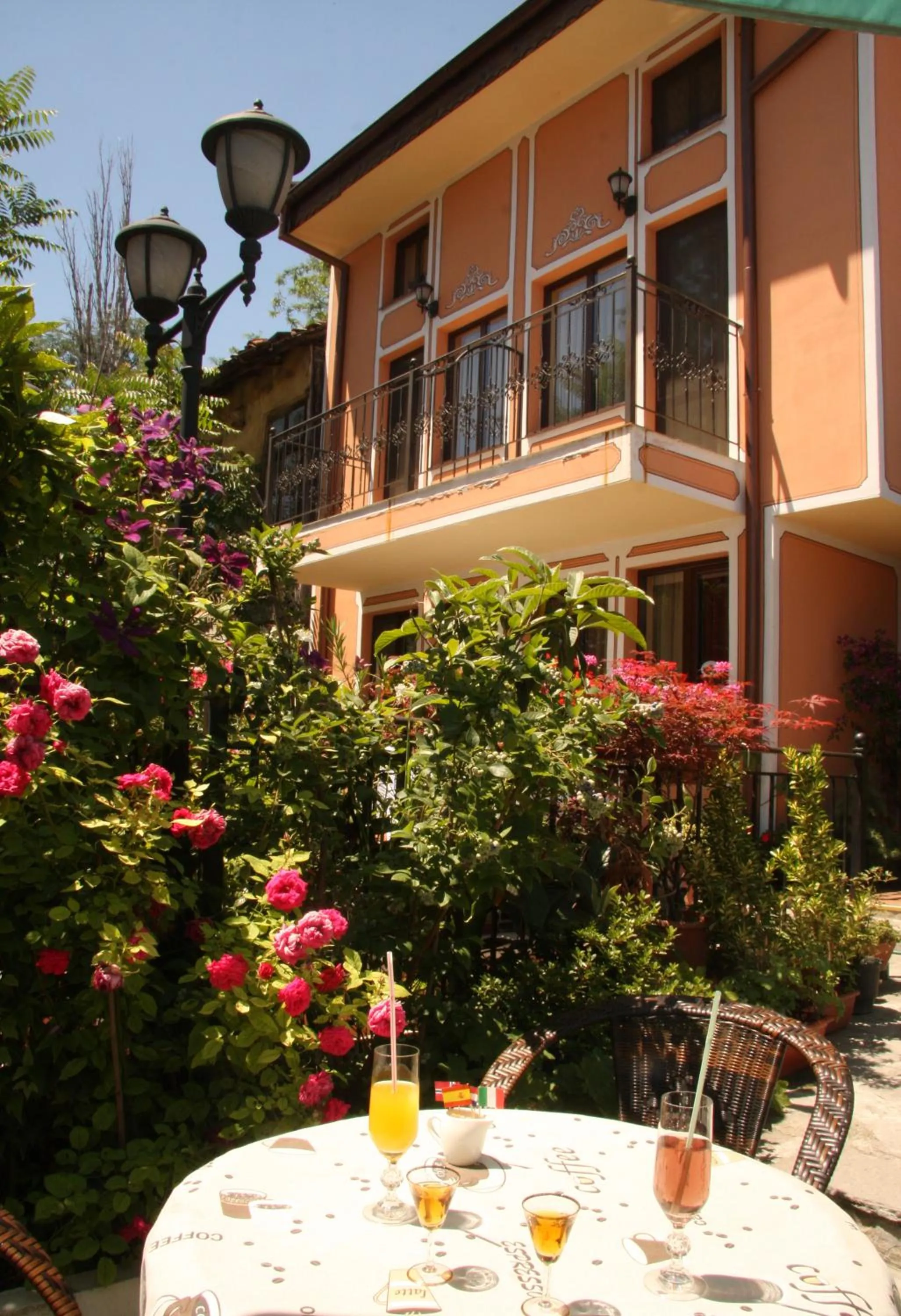 Facade/entrance in Hotel Alafrangite