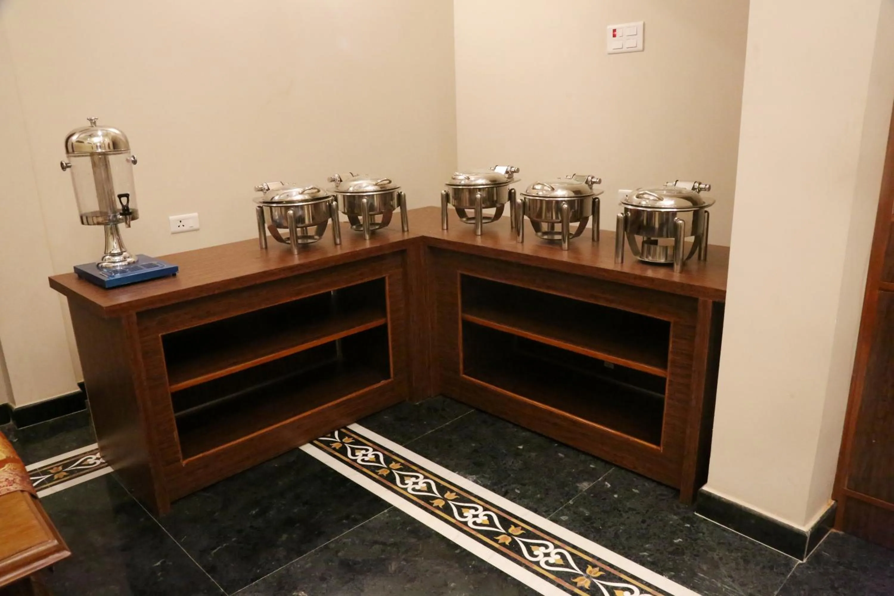 Buffet breakfast in Vijaigarh Kothi - Heritage boutique