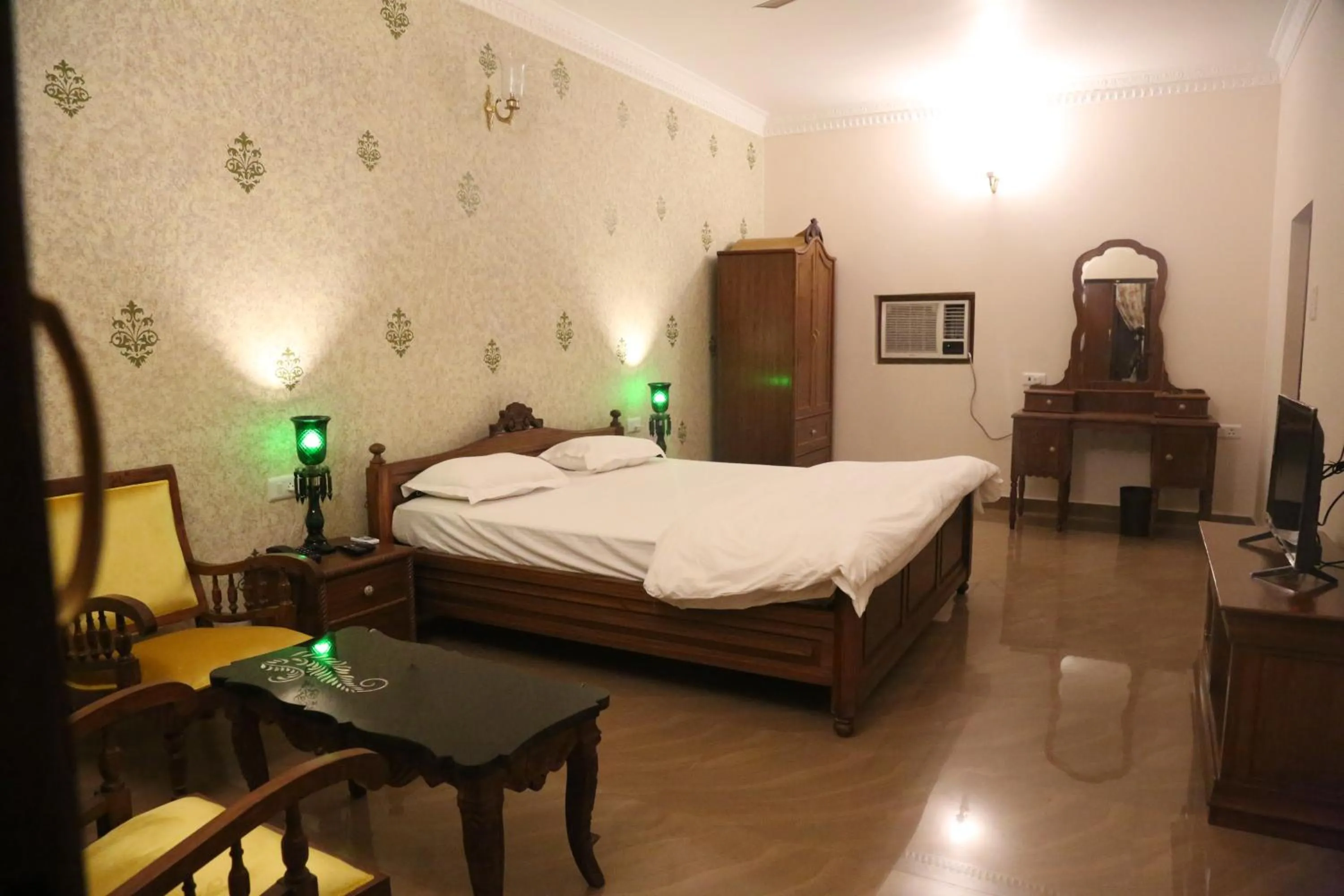 Bed in Vijaigarh Kothi - Heritage boutique