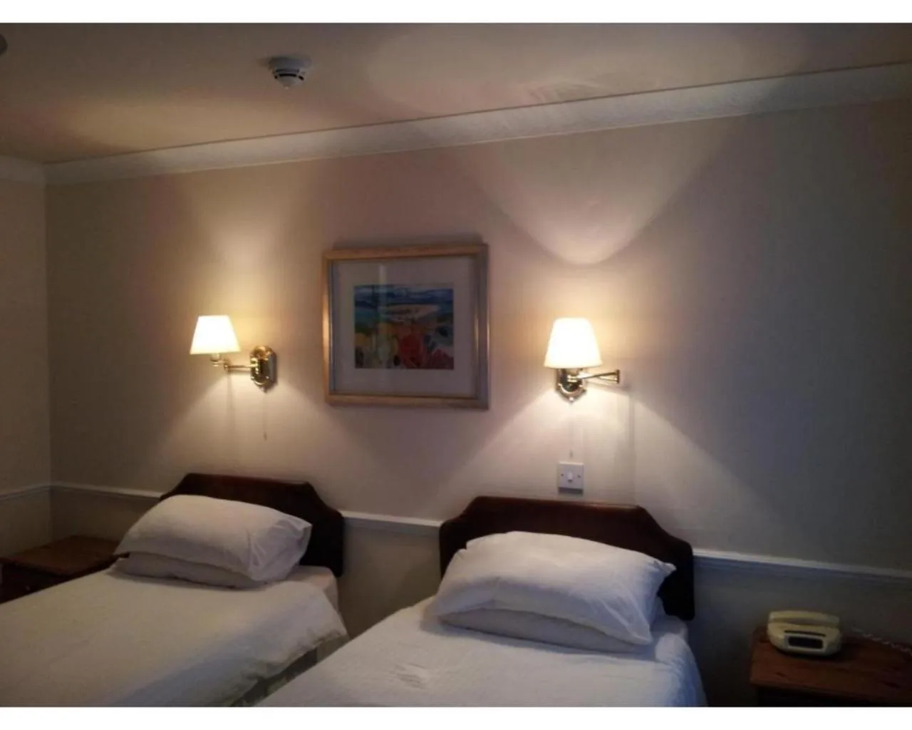 Bedroom, Bed in Diamond Hotel