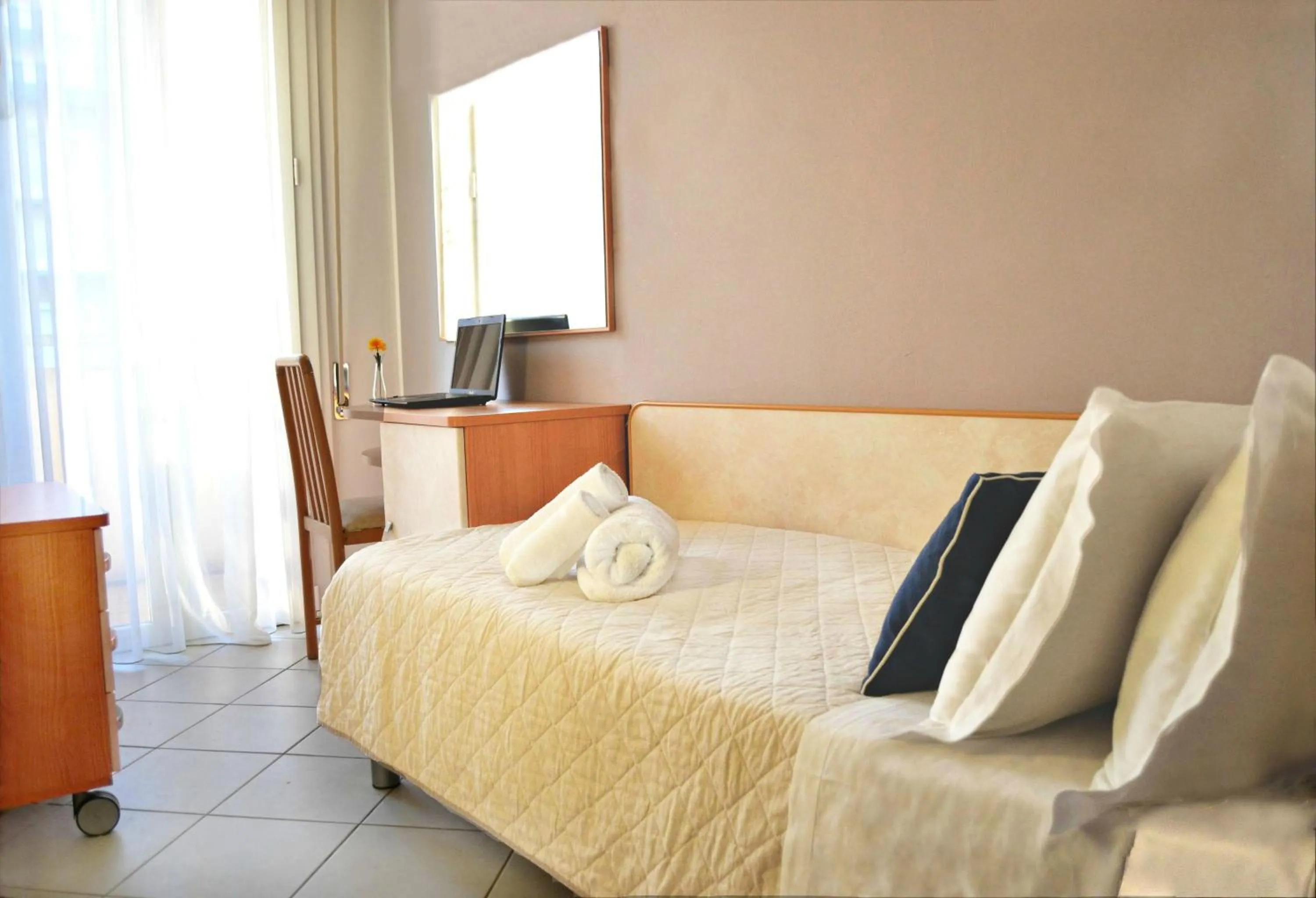 Sea view, Bed in Hotel Prestige