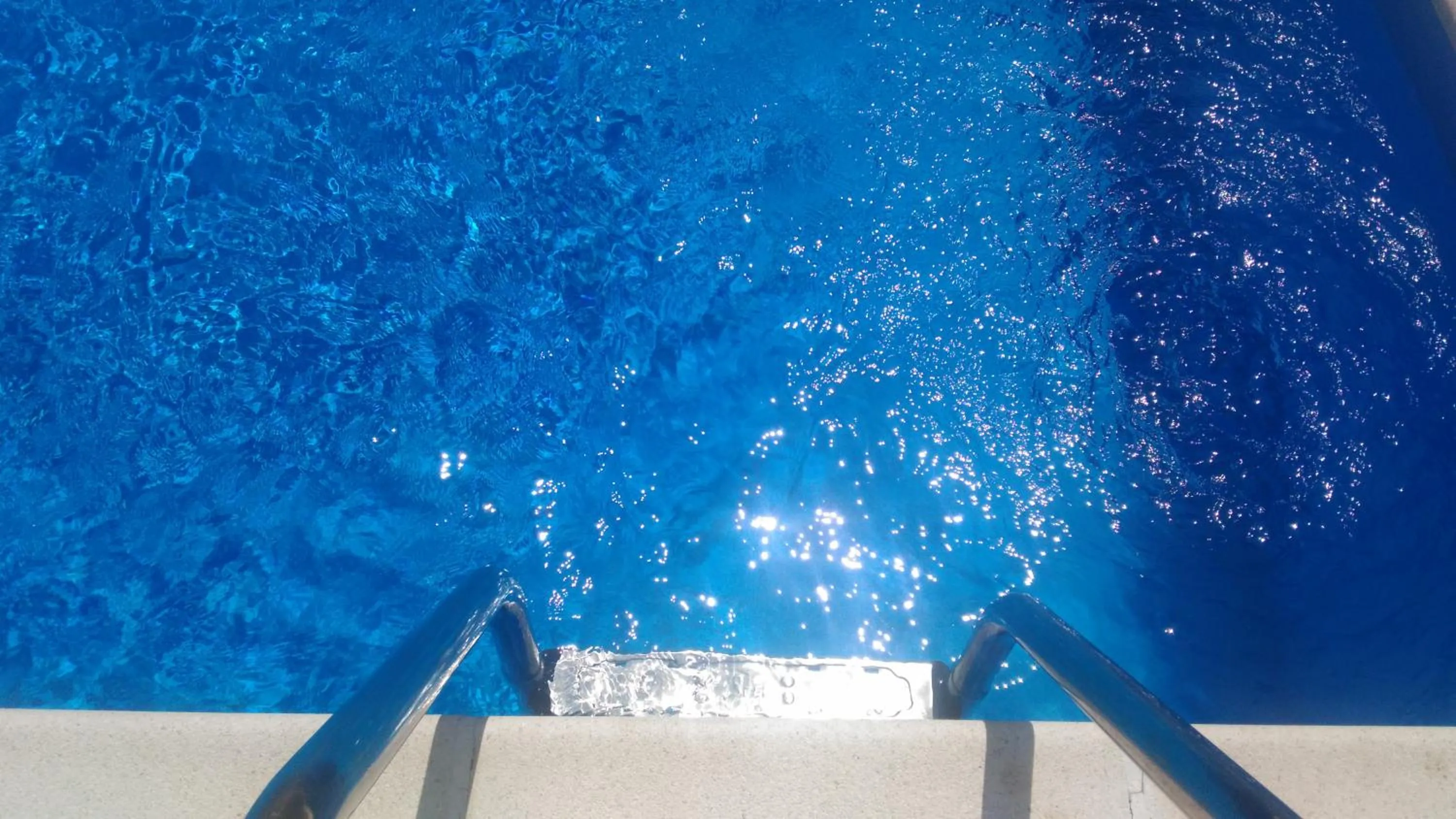 Swimming pool in Hotel Prestige