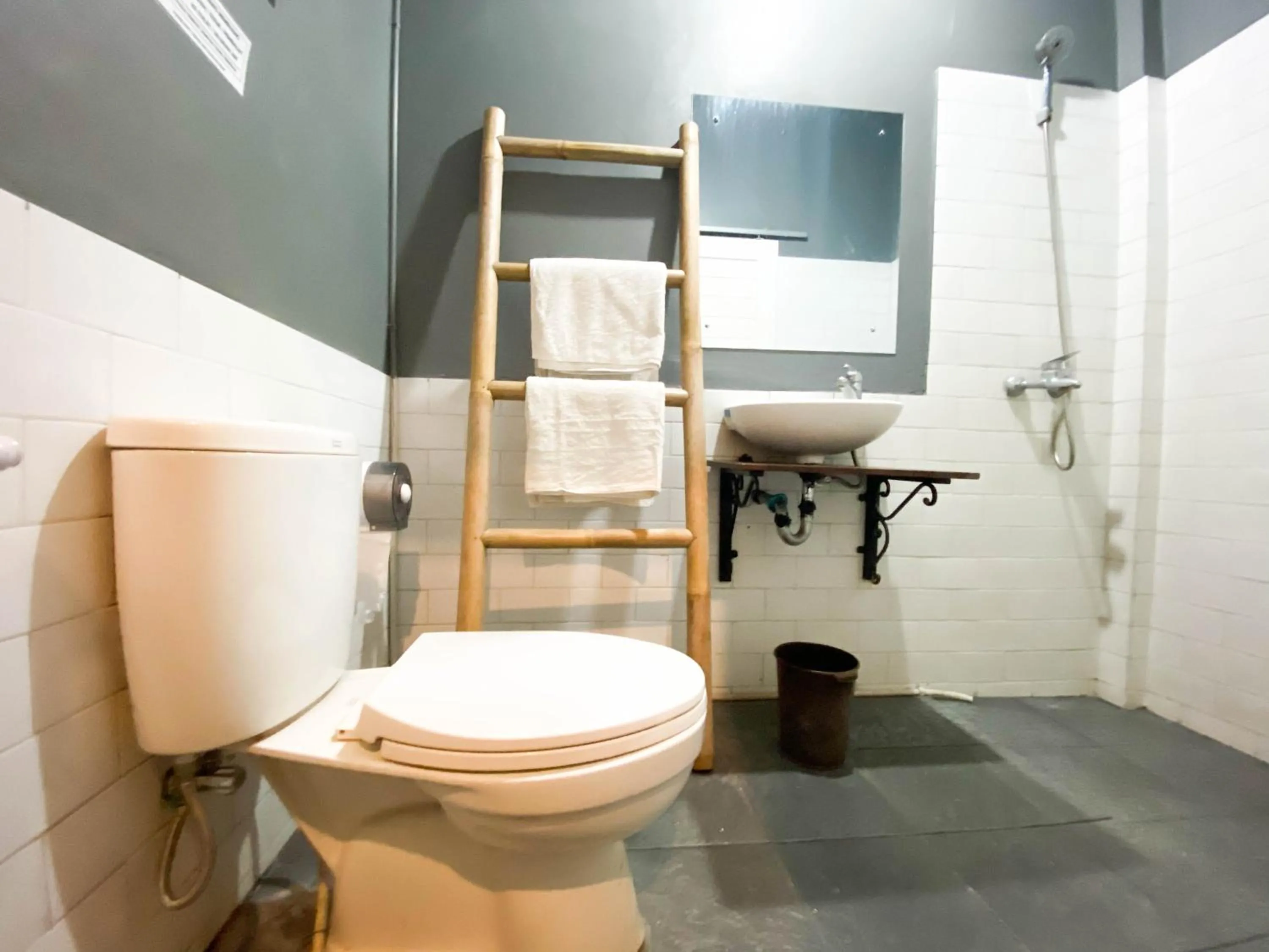 Bathroom in Hinggil Homestay Syariah Malioboro Yogya Mitra RedDoorz