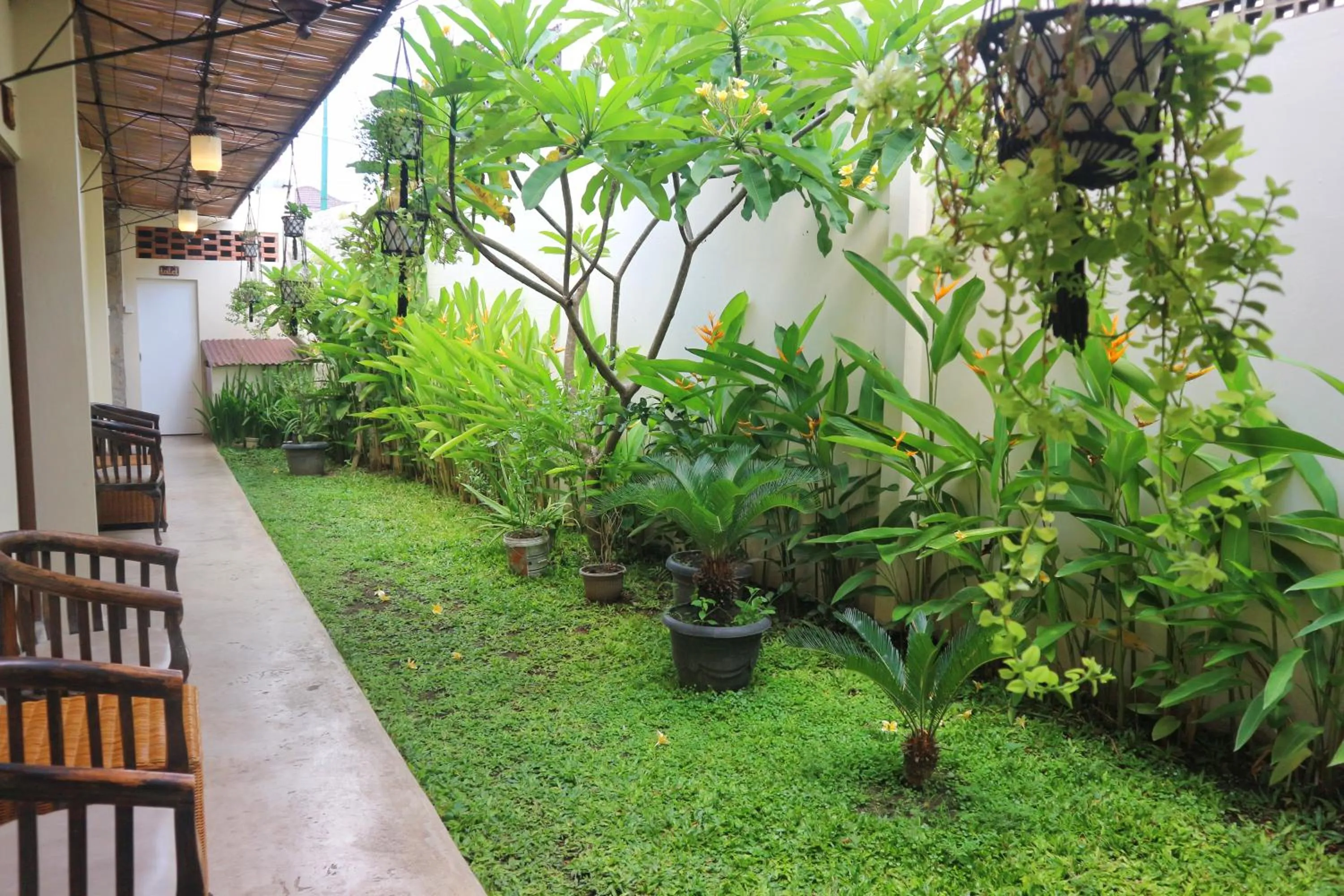 Garden in Hinggil Homestay Syariah Malioboro Yogya Mitra RedDoorz