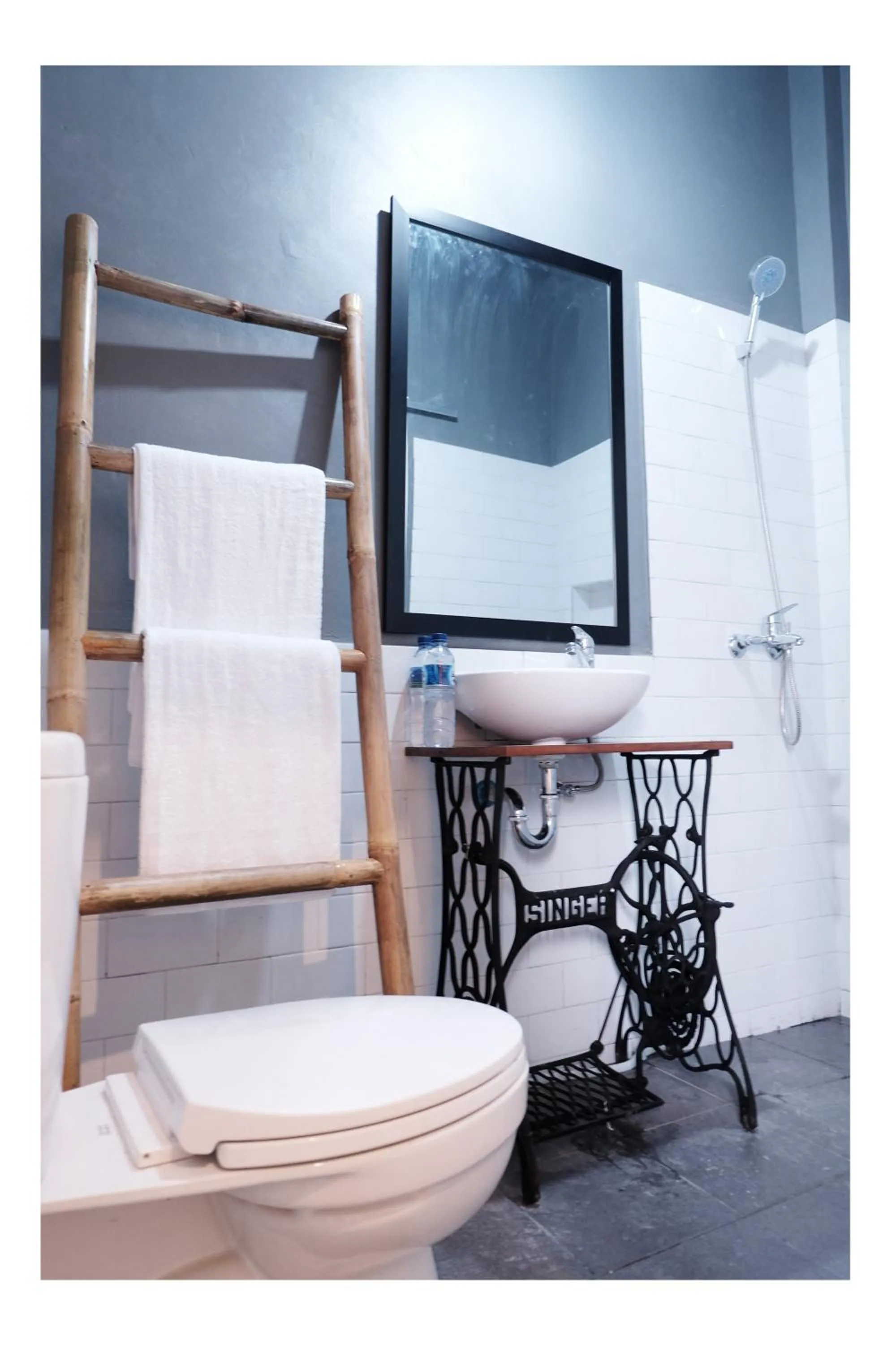 Shower in Hinggil Homestay Syariah Malioboro Yogya Mitra RedDoorz