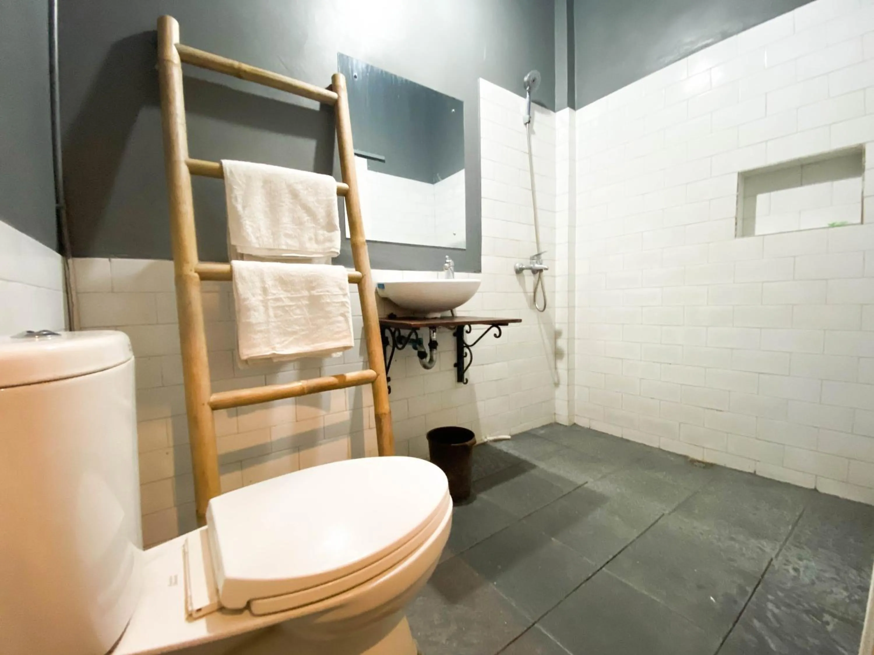 Bathroom in Hinggil Homestay Syariah Malioboro Yogya Mitra RedDoorz