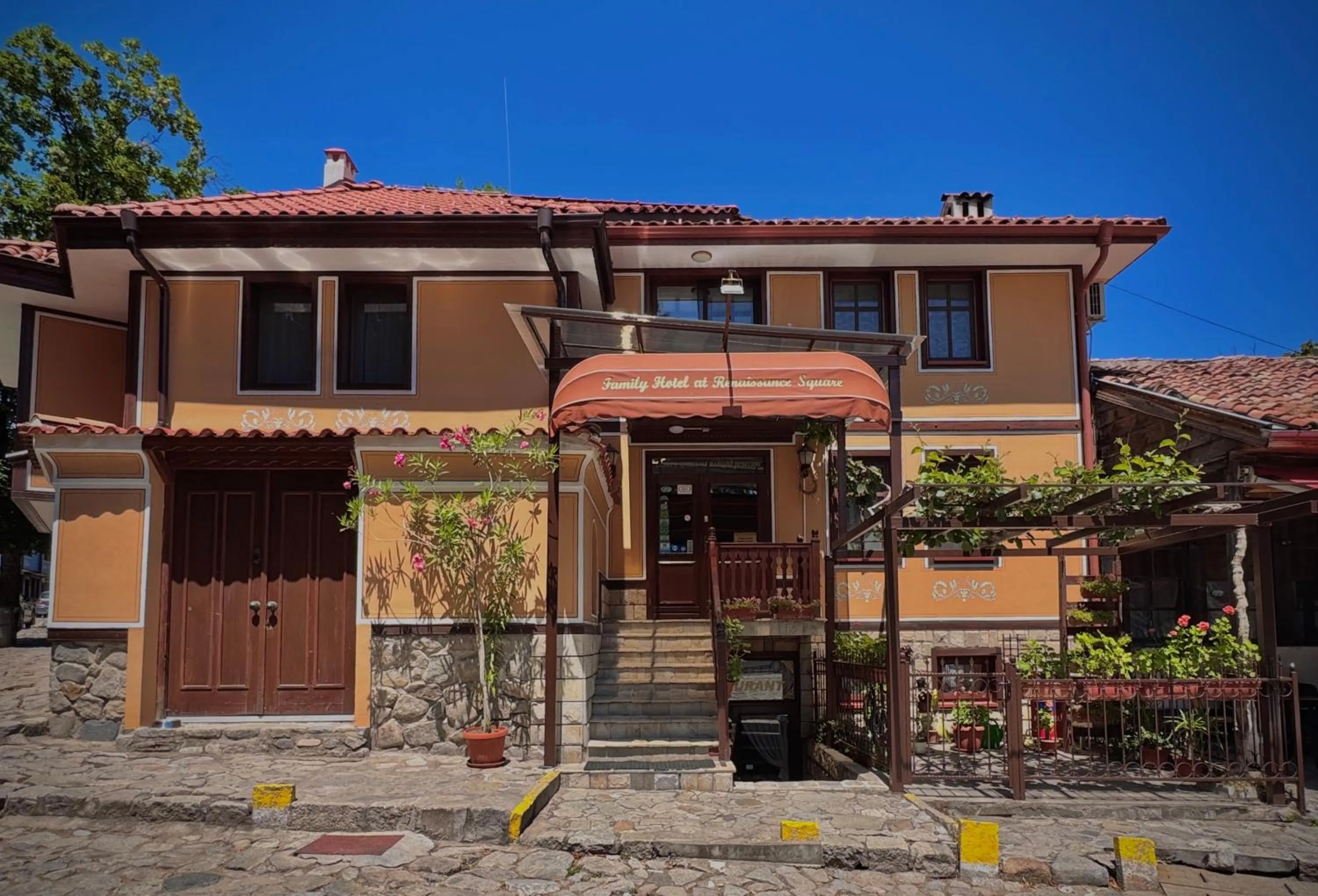 Family Hotel at Renaissance Square