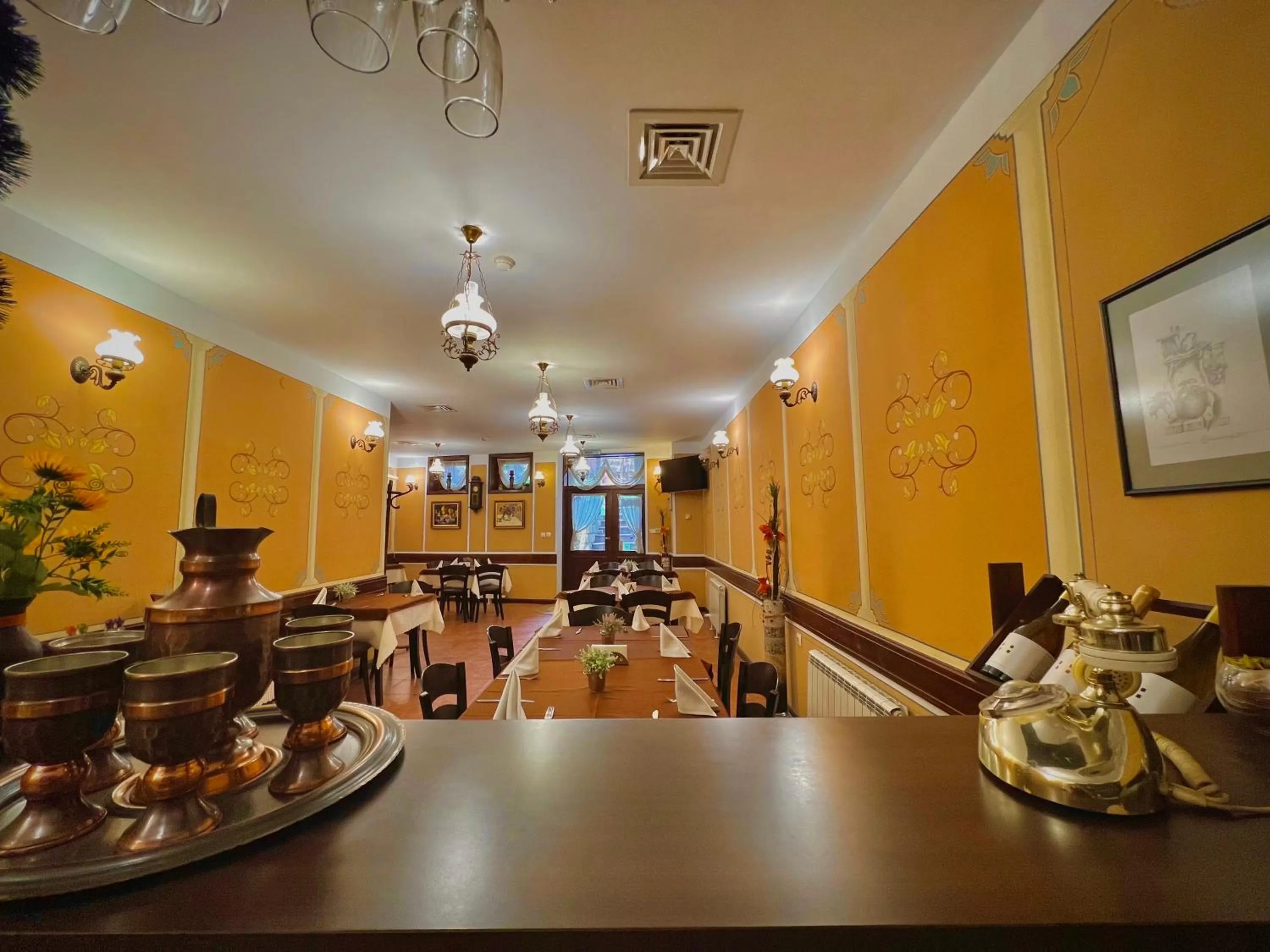 Restaurant/places to eat in Family Hotel at Renaissance Square