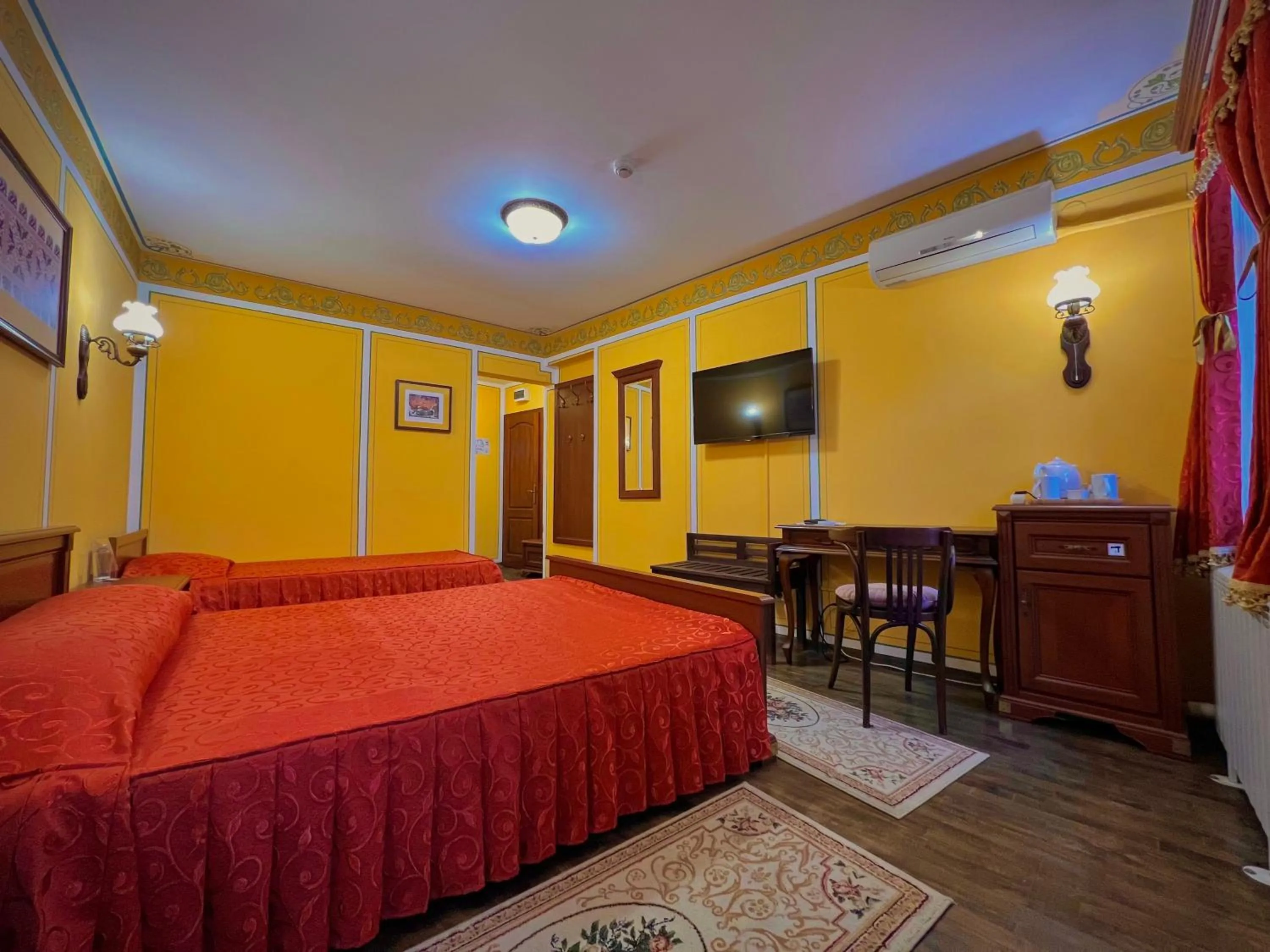 TV and multimedia, Bed in Family Hotel at Renaissance Square