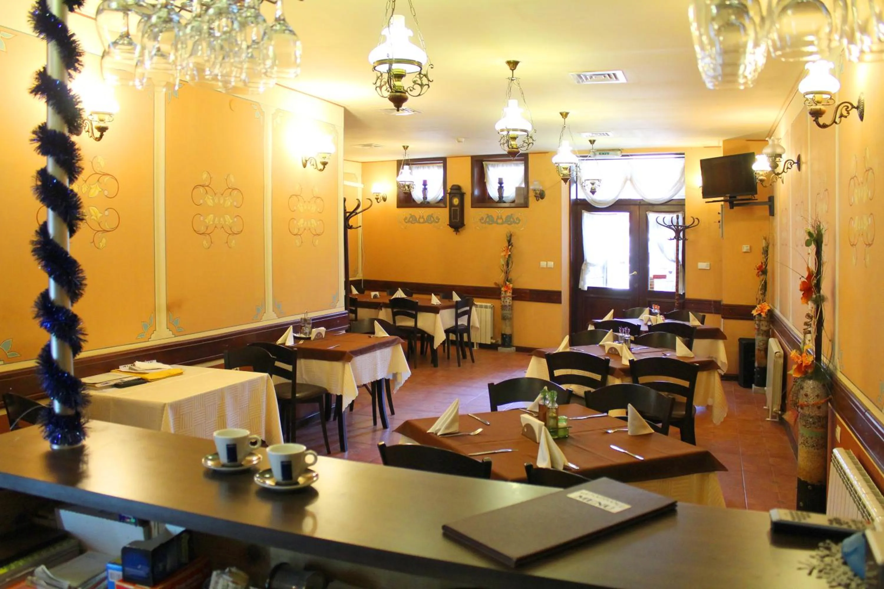 Restaurant/places to eat in Family Hotel at Renaissance Square