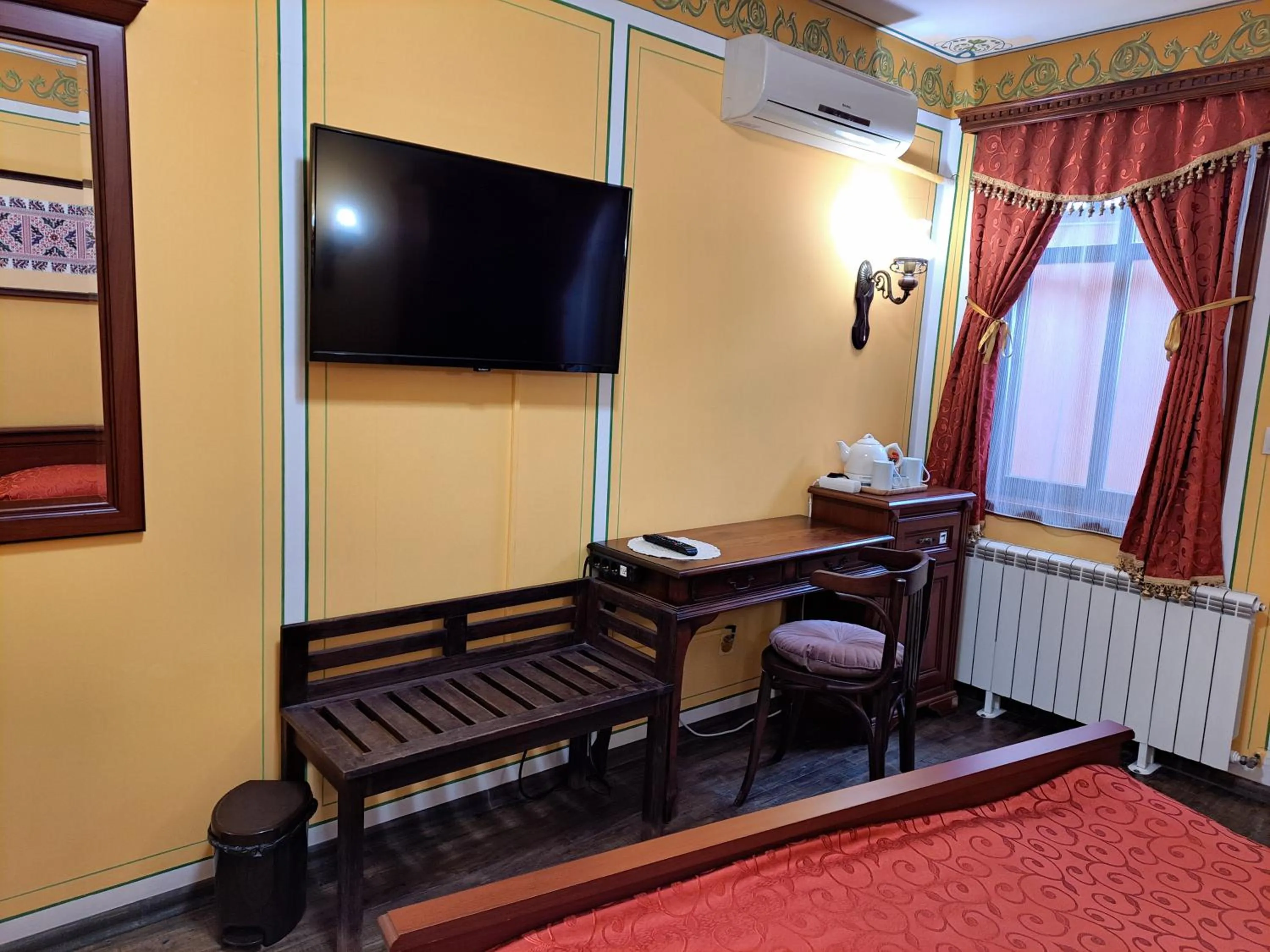 TV and multimedia in Family Hotel at Renaissance Square