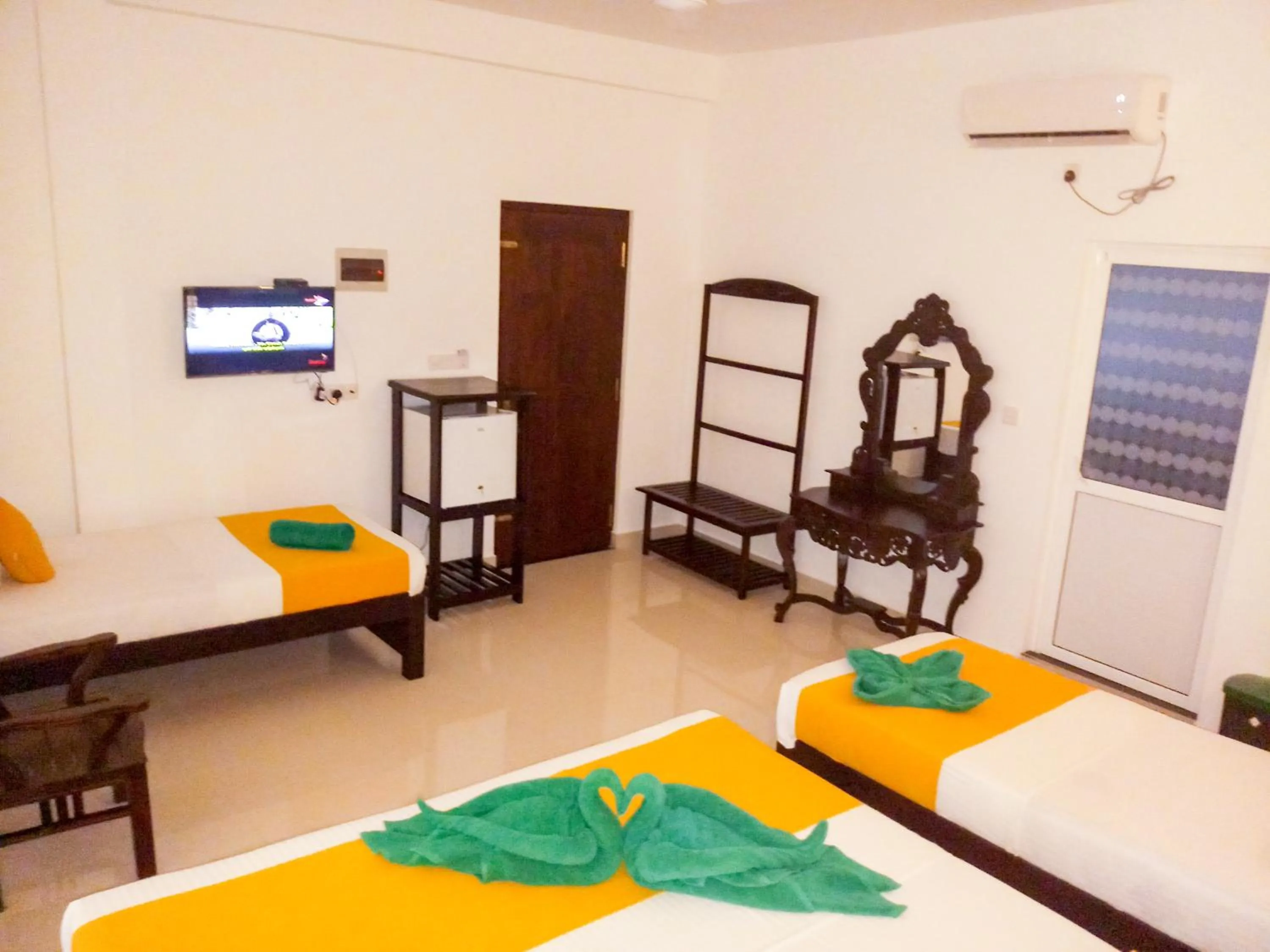 Bed in Queen's Gate, Mirissa