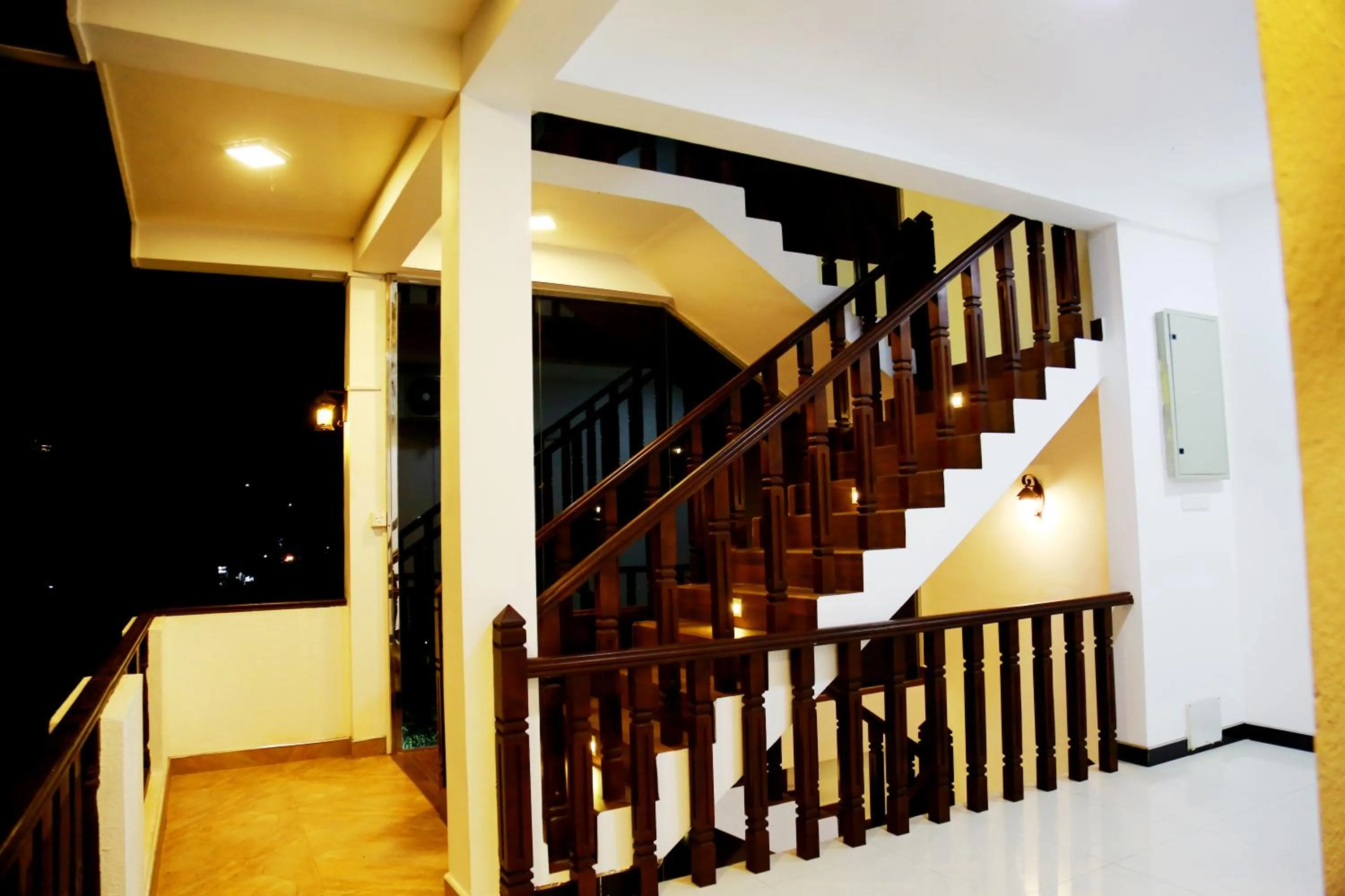 Queen's Gate, Mirissa