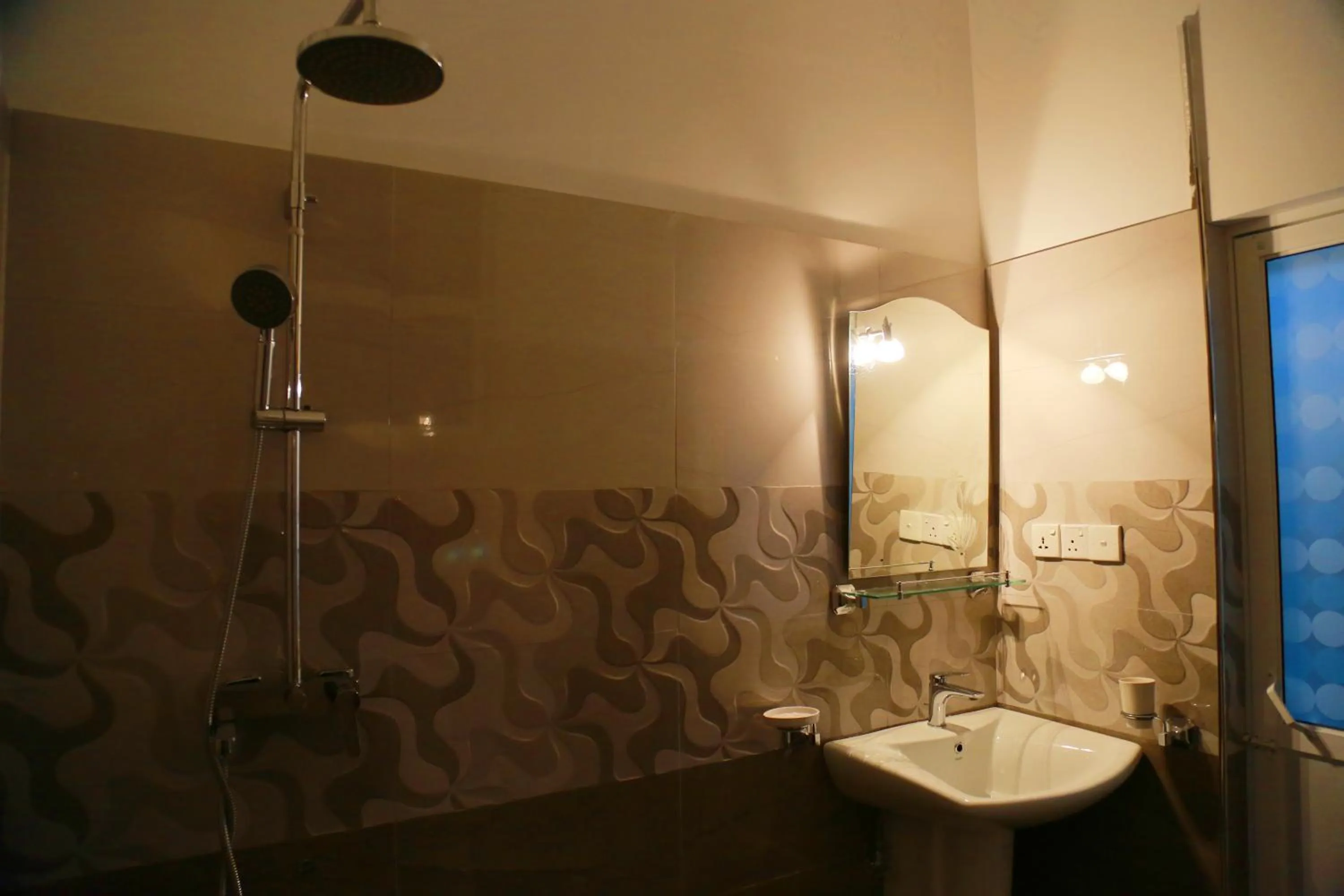 Queen's Gate, Mirissa