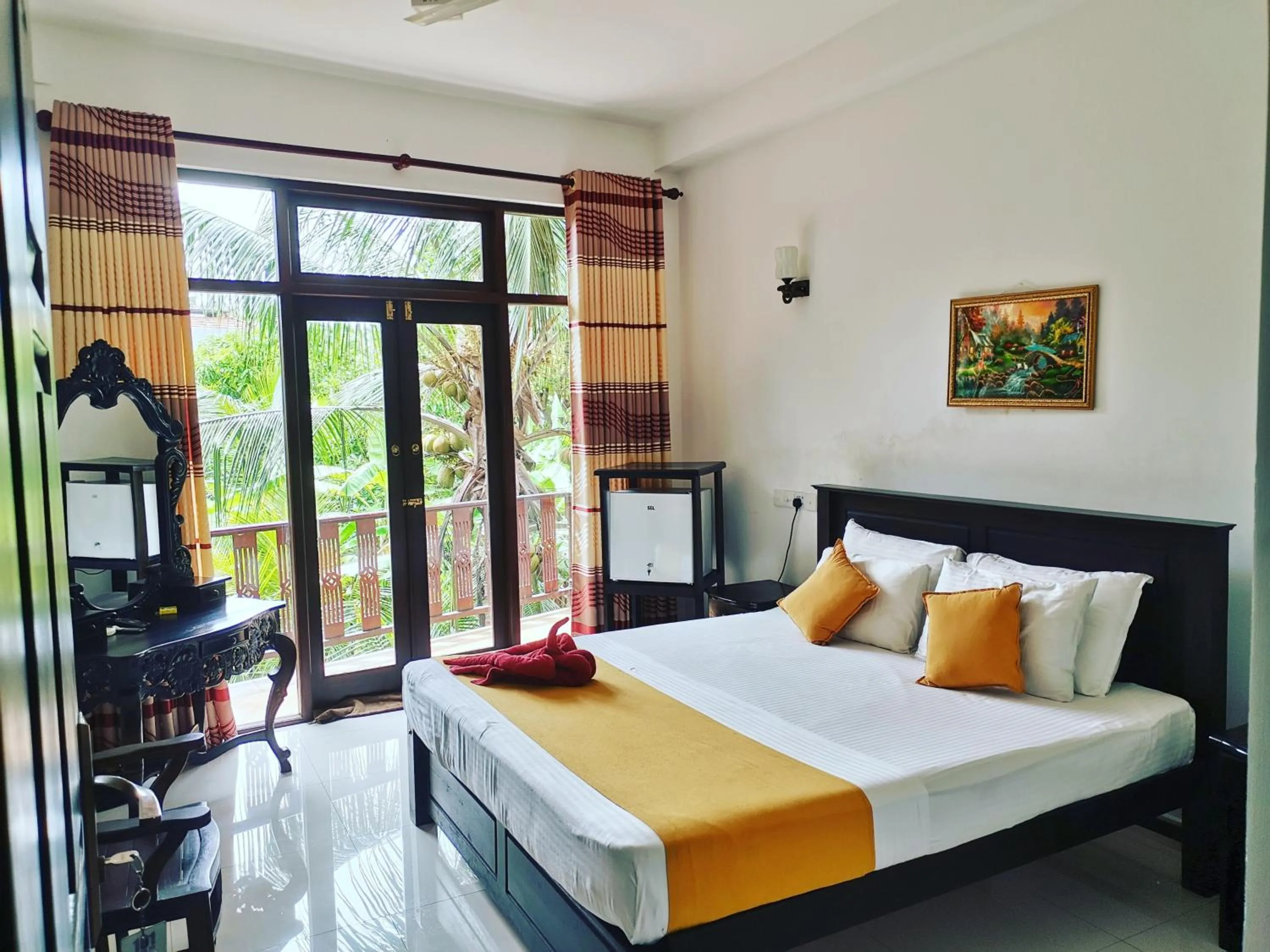 Bedroom, Bed in Queen's Gate, Mirissa