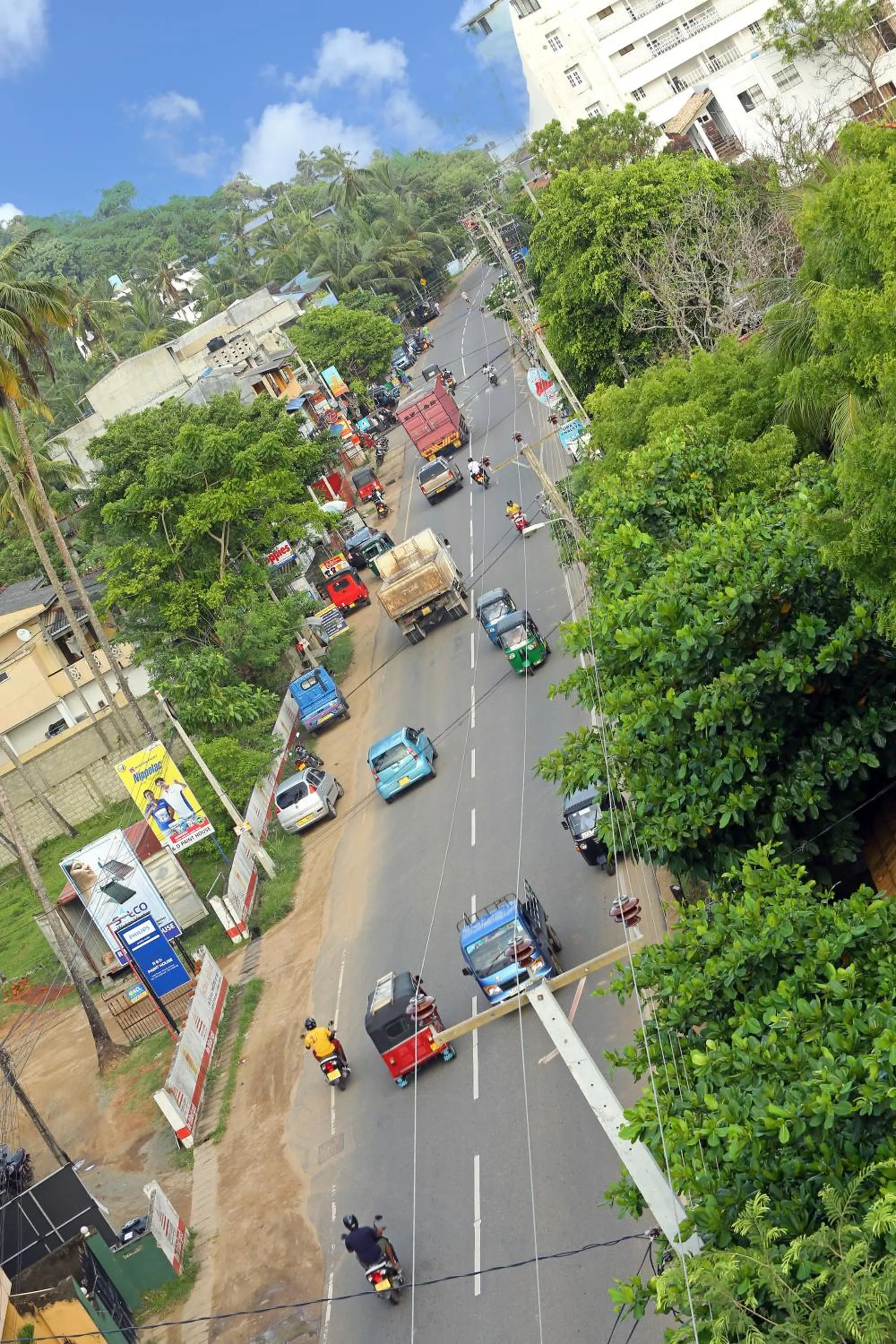 Street view in Queen's Gate, Mirissa