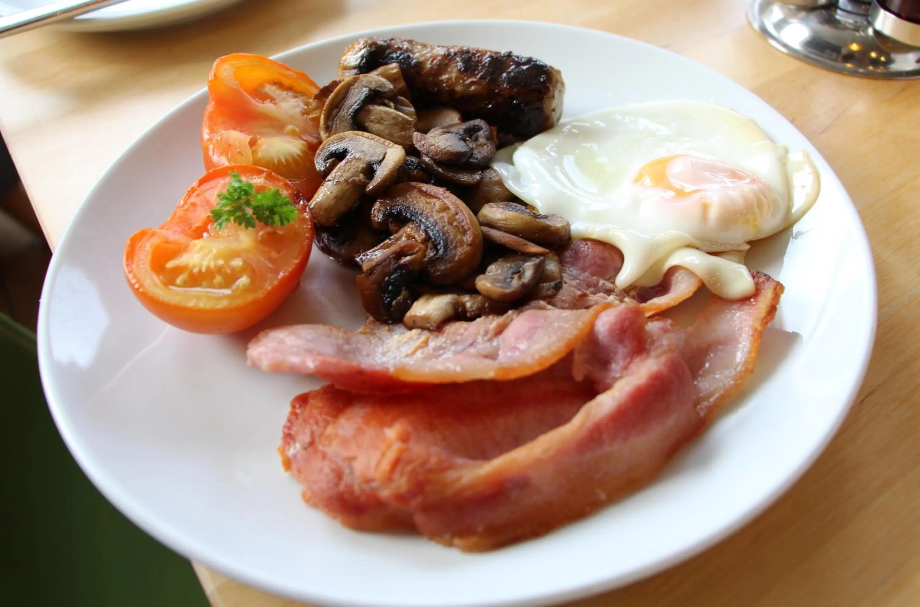 English/Irish breakfast in Ravilious