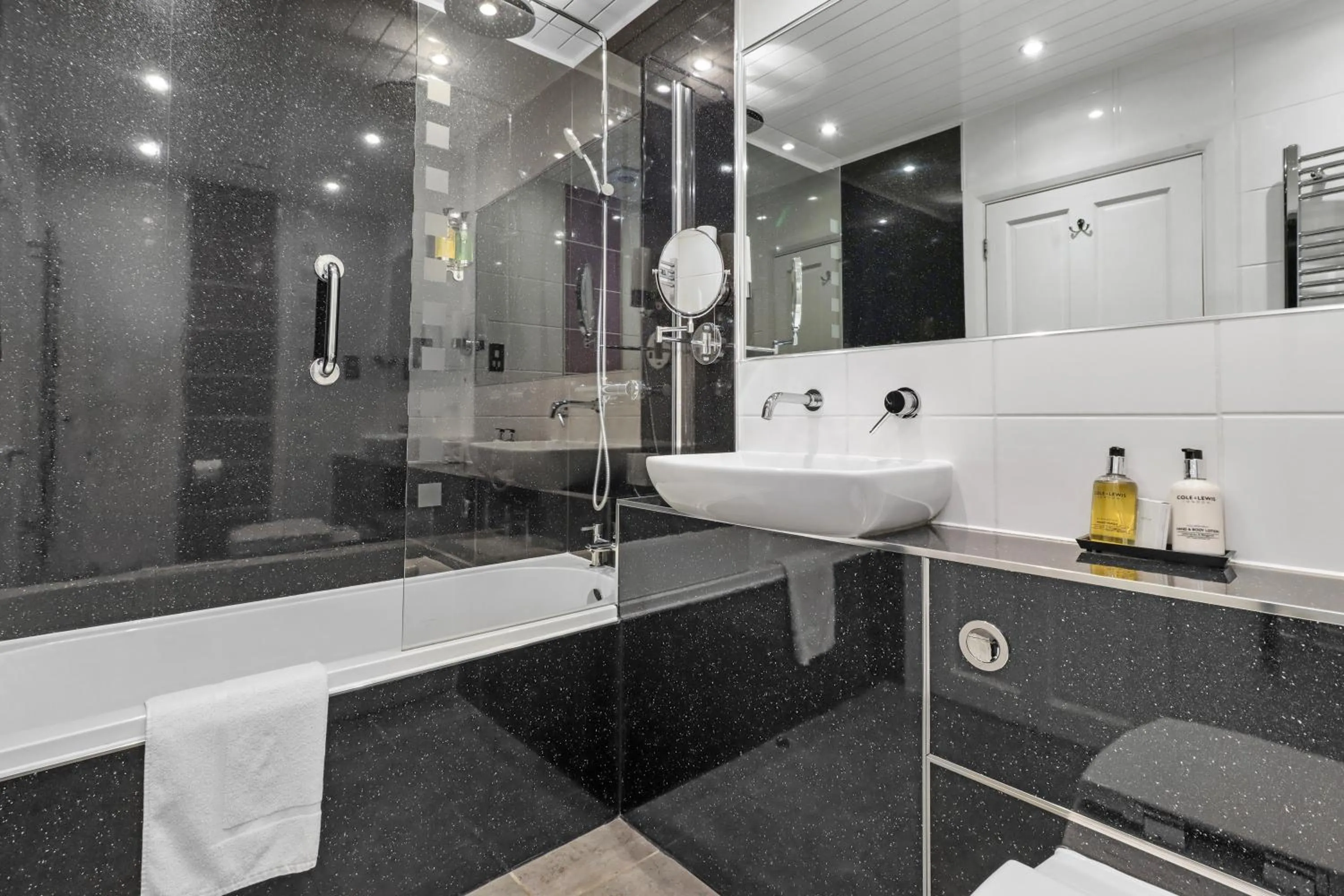 Bathroom in Ravilious