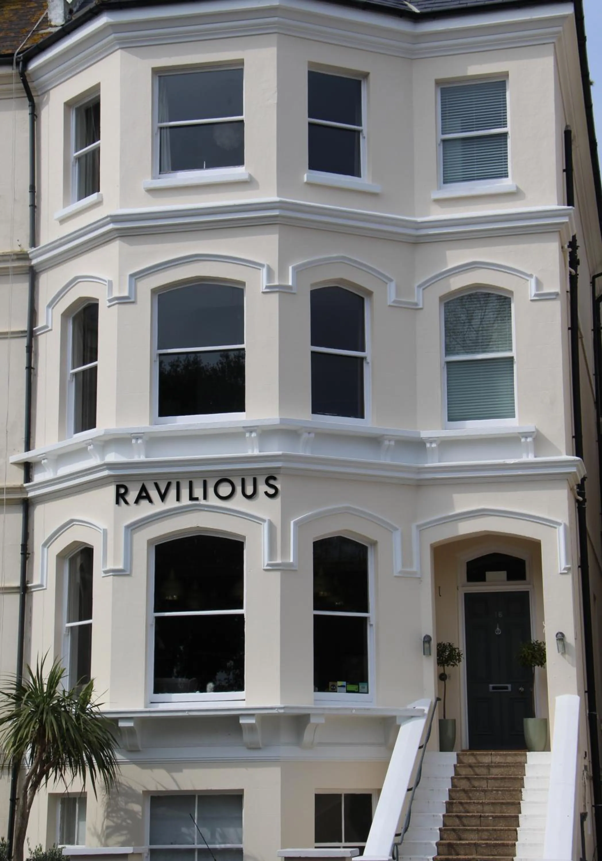 Facade/entrance in Ravilious