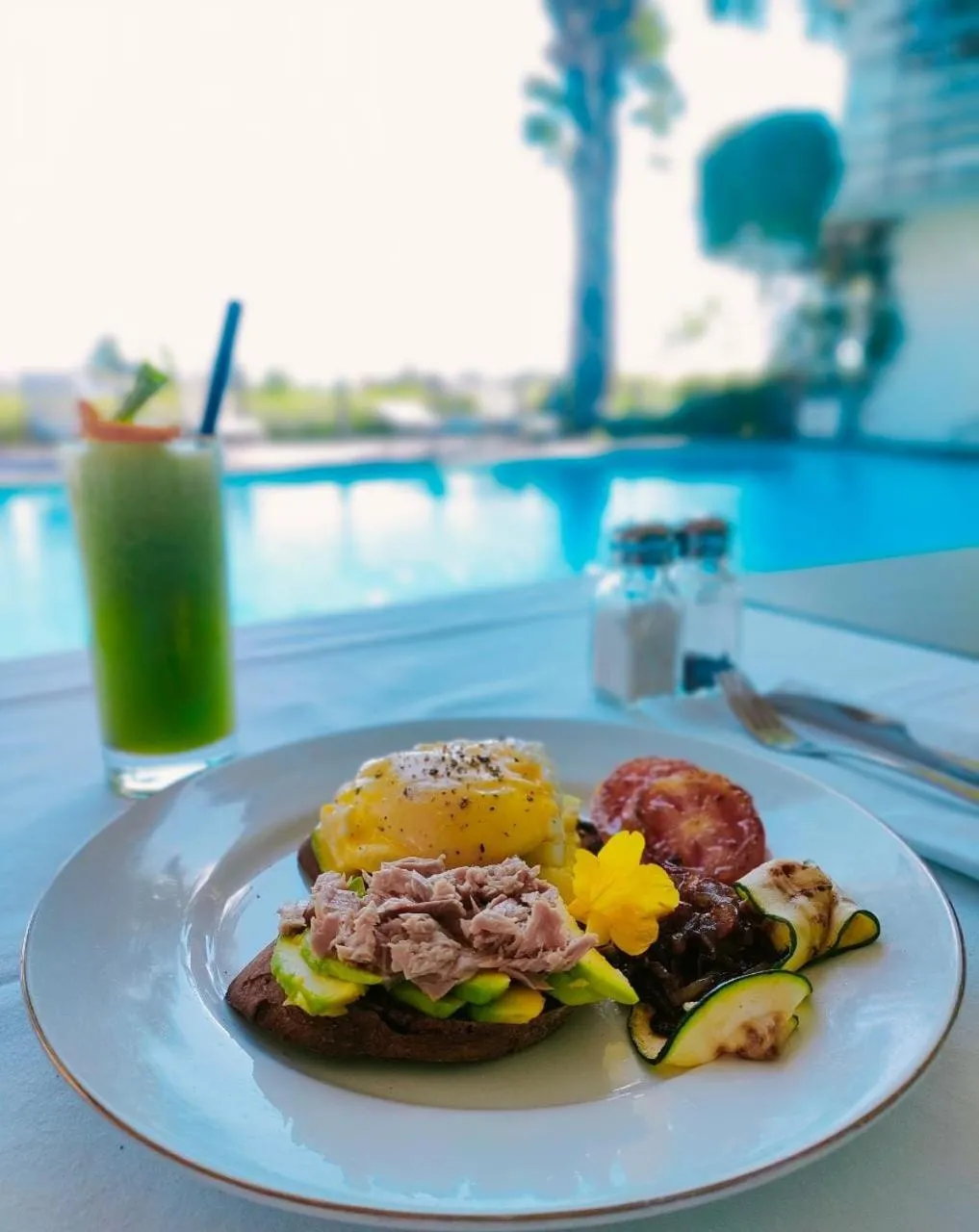 Restaurant/places to eat in The Double View Mansions Bali