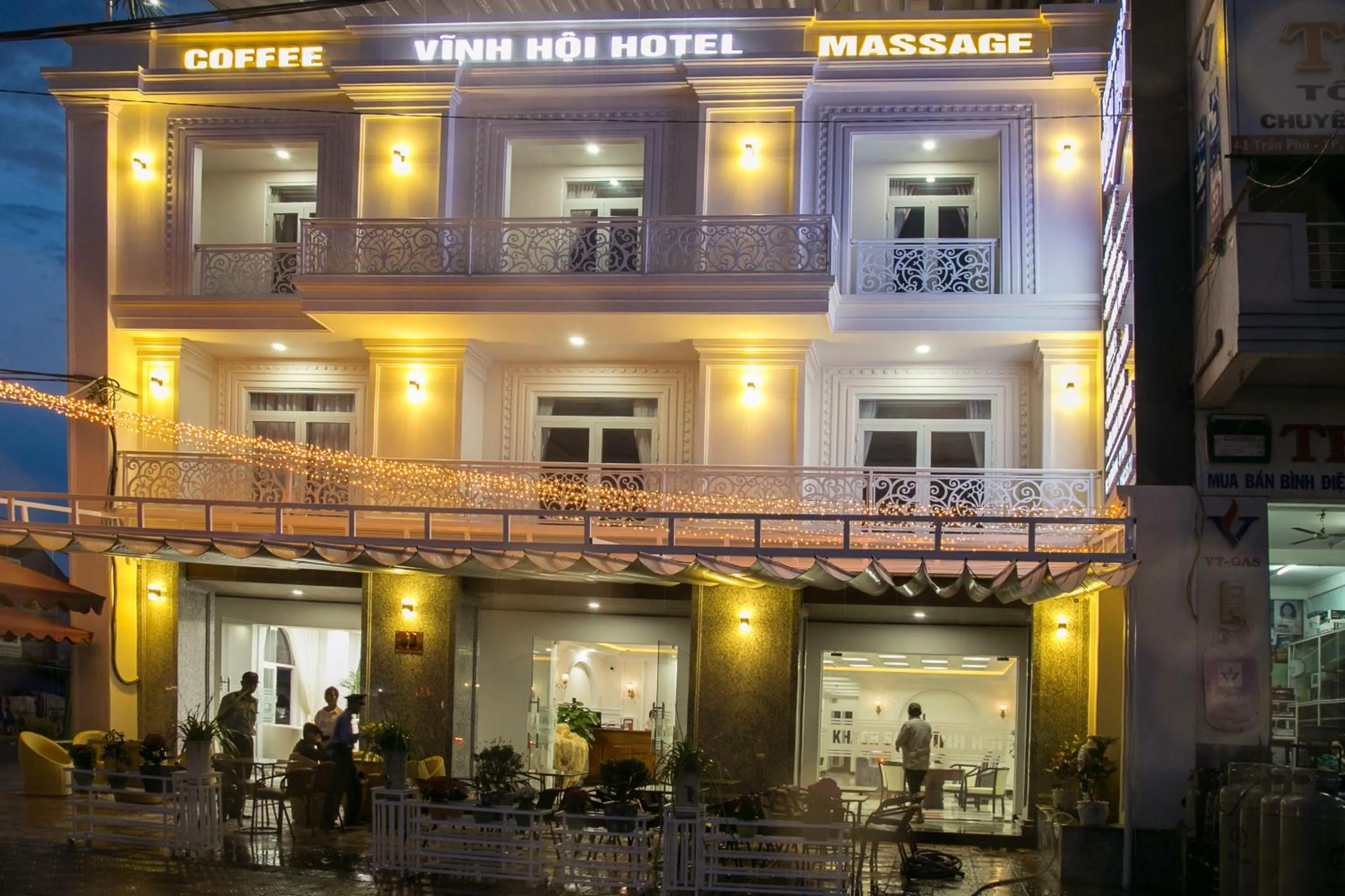 Property building in Khách sạn Vĩnh Hội