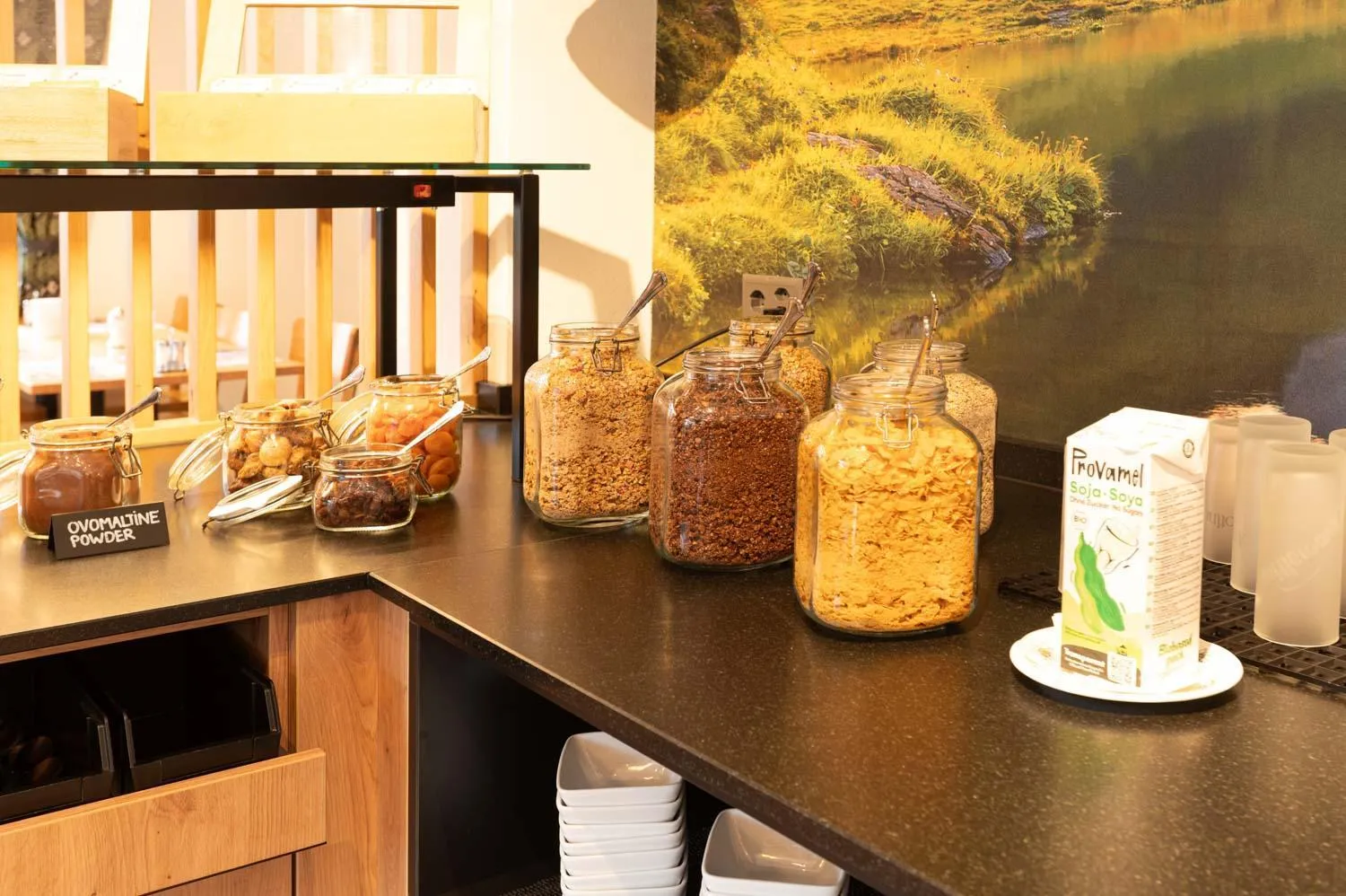 Breakfast in Jungfrau Lodge, Annex Crystal