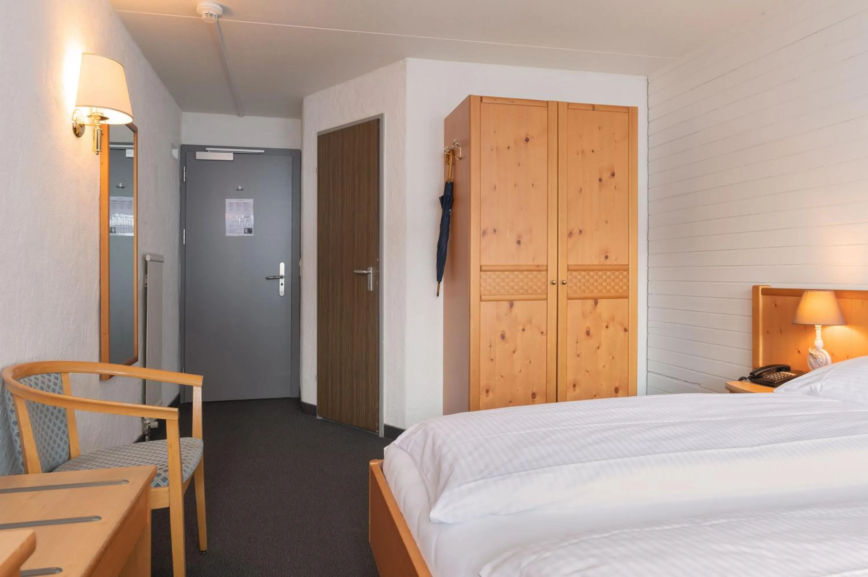 Photo of the whole room, Bed in Jungfrau Lodge, Annex Crystal