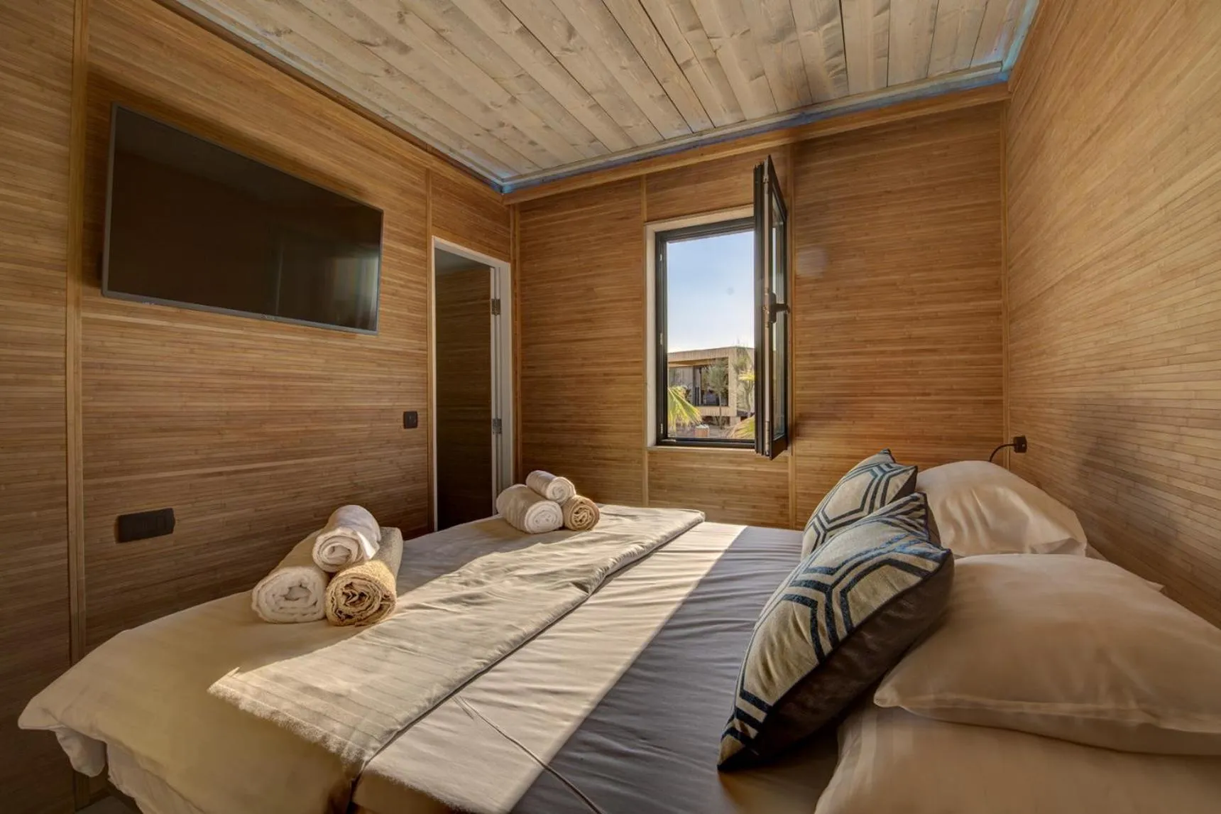 Bed in Noa Glamping Resort