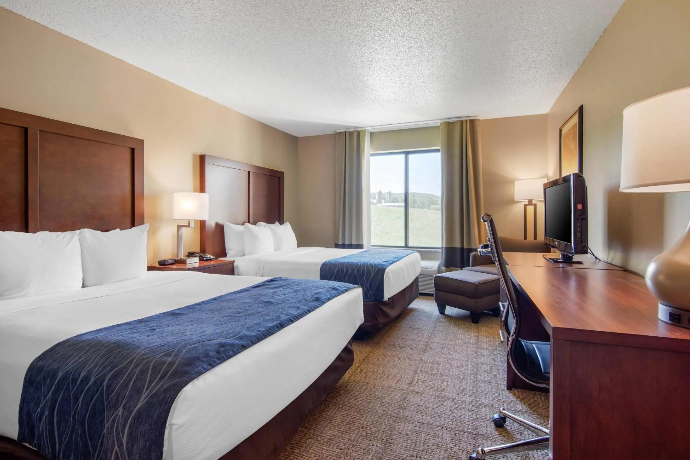 Bedroom, Bed in Comfort Inn & Suites Cooperstown - Milford