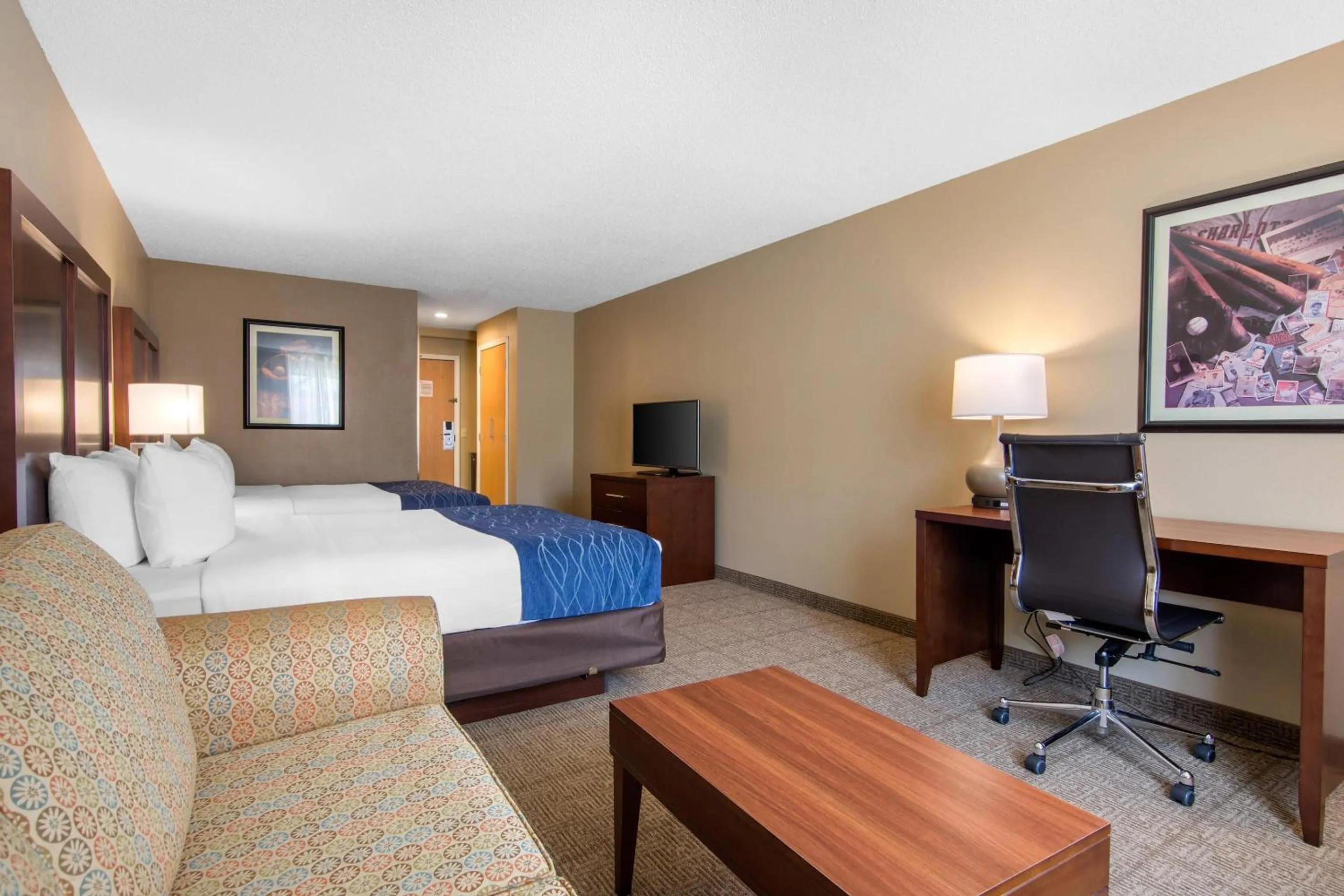 Bedroom, Bed in Comfort Inn & Suites Cooperstown - Milford